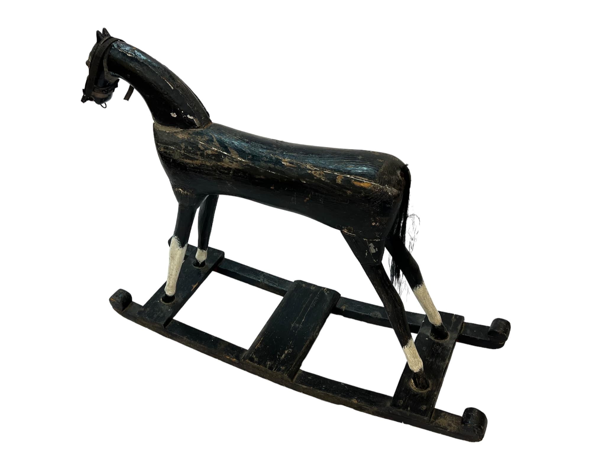 Bois Rare cheval à bascule d'art populaire du début du 19e siècle - Authenticité et ancienneté en vente