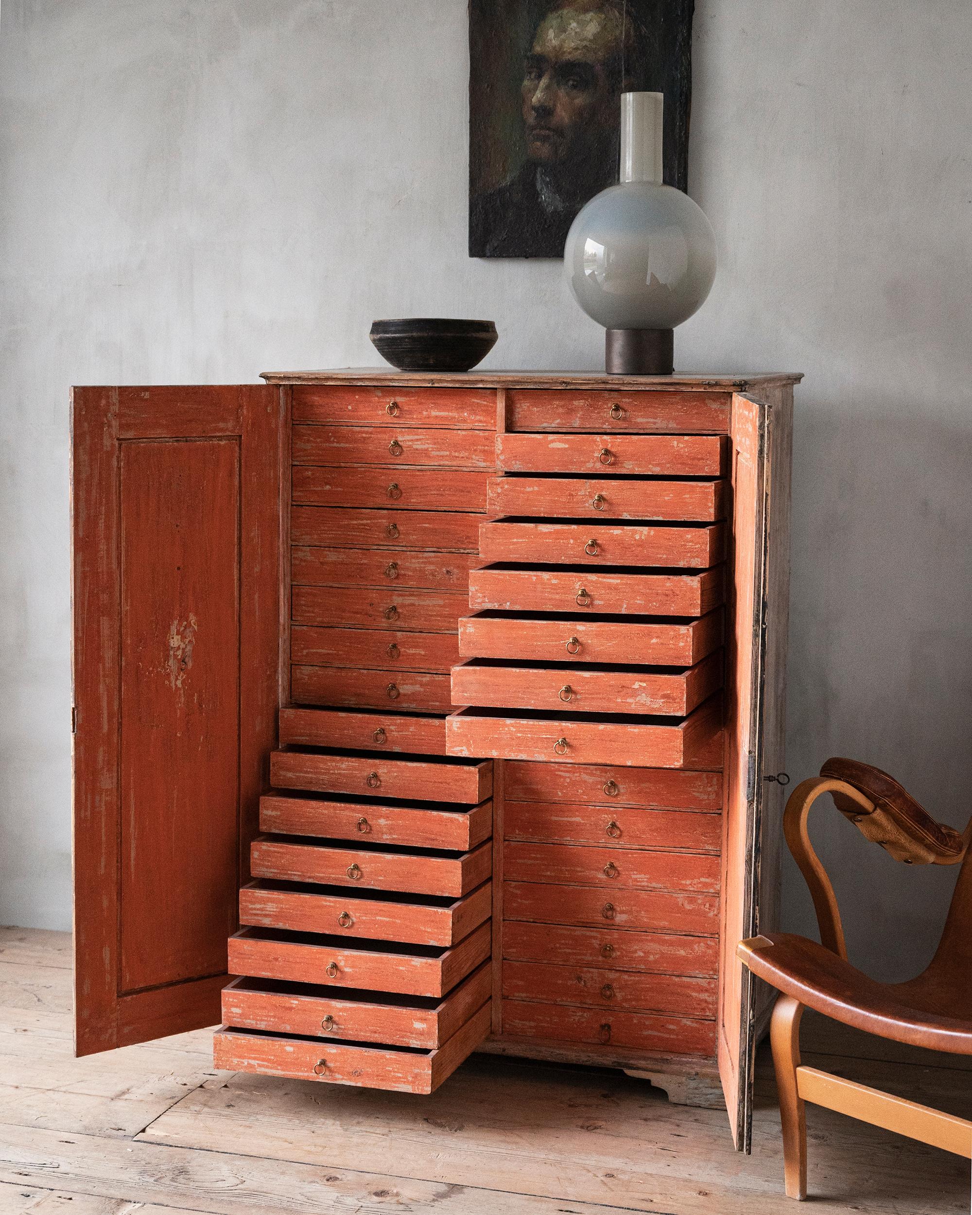Rare Early 19th Century Gustavian Filing Cabinet In Good Condition In Mjöhult, SE