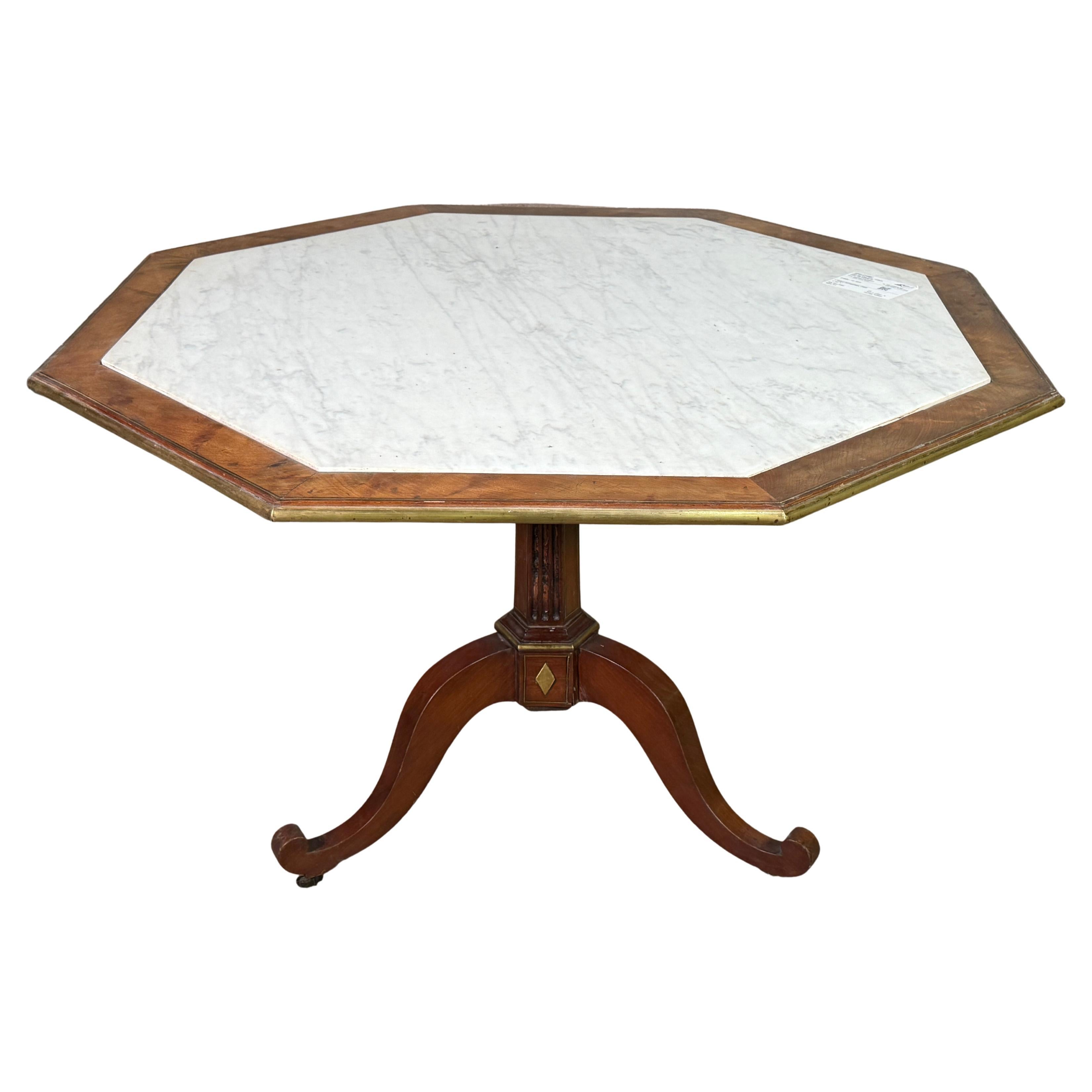 Mesa octogonal estilo Luis XVI de principios del siglo XIX con mármol Carrera (Raro) en venta