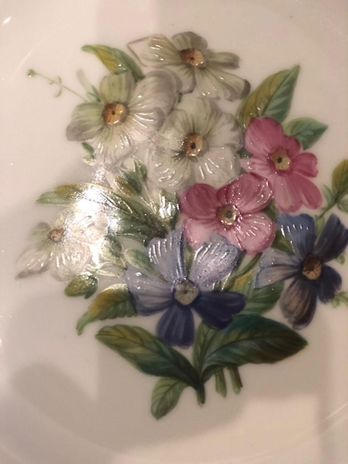 Rare Early 19th Century Paris Botanical Pink Porcelain Service for 24 For Sale 5