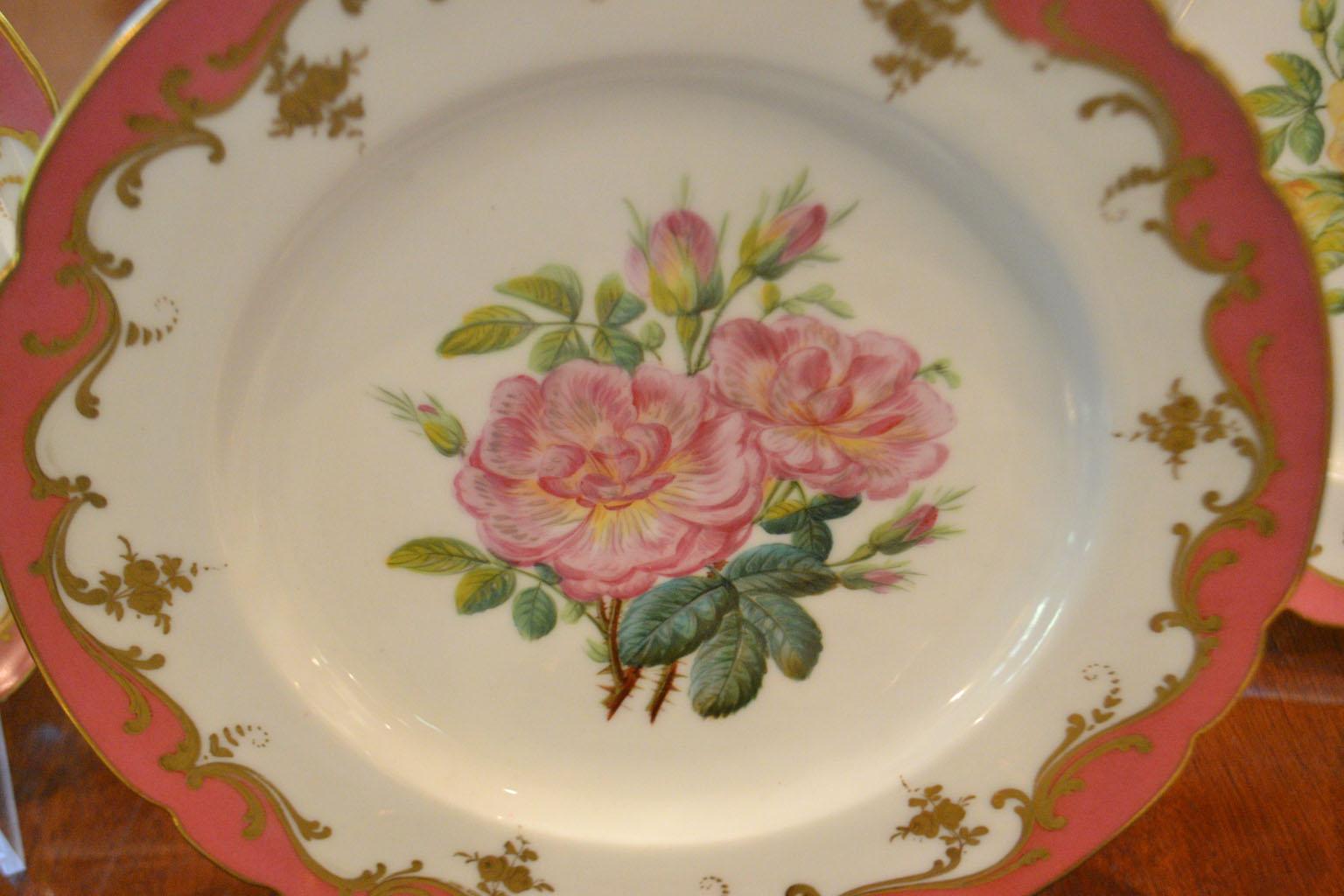Rare Early 19th Century Paris Botanical Pink Porcelain Service for 24 For Sale 2