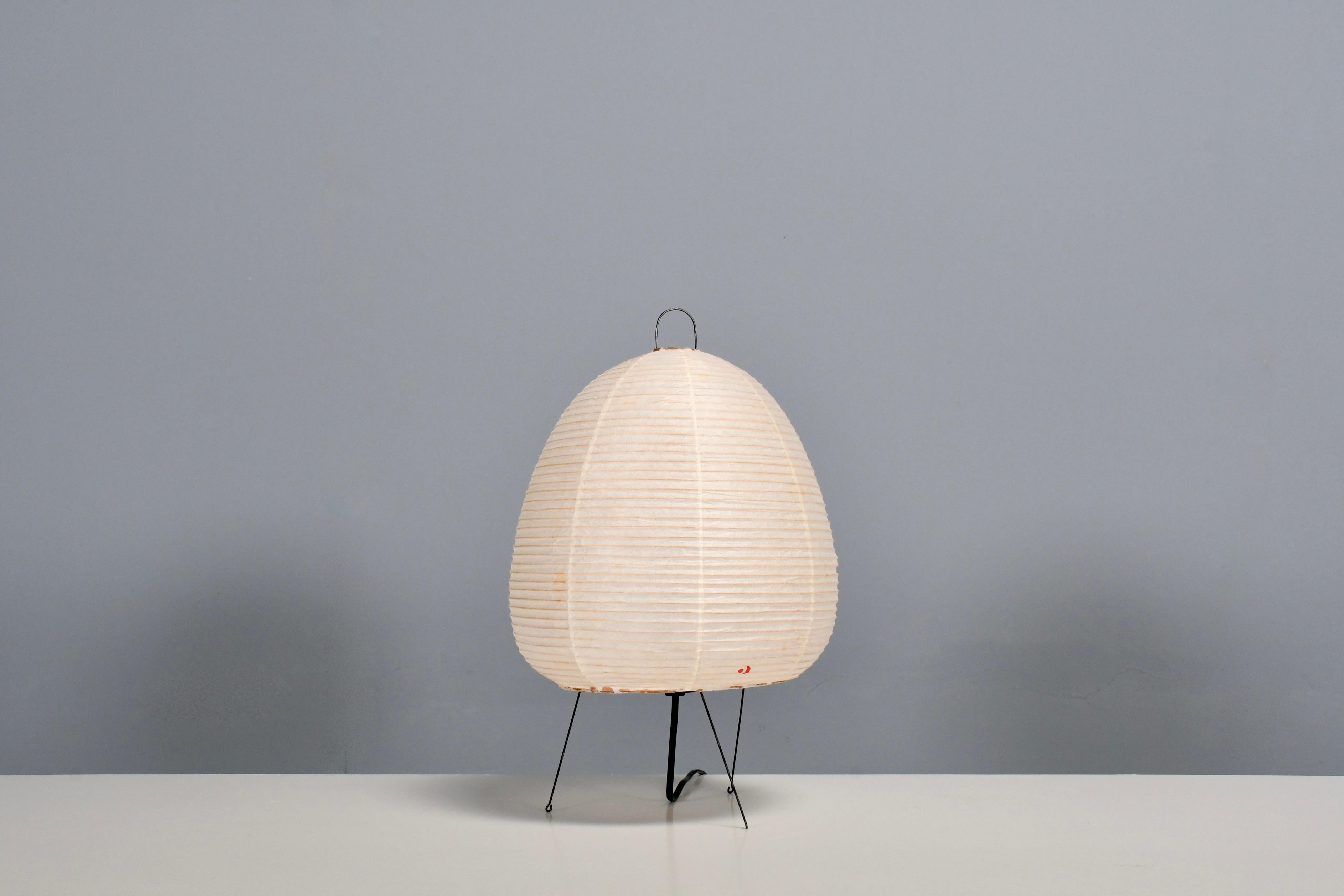 Rare Early 1A Akari Table Lamp by Isamu Noguchi for Ozeki, 1952 In Excellent Condition For Sale In Echt, NL