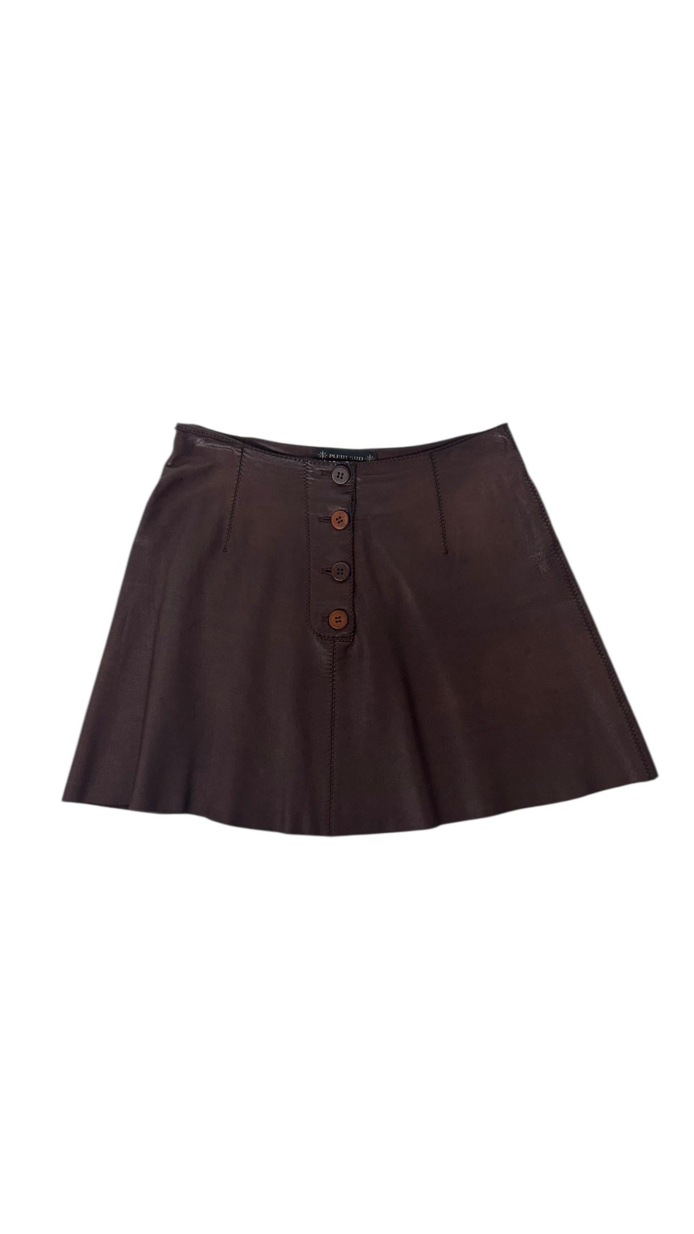 Rara minifalda de cuero marrón chocolate de Plein Sud de principios de los 2000 con botones delanteros en venta 6