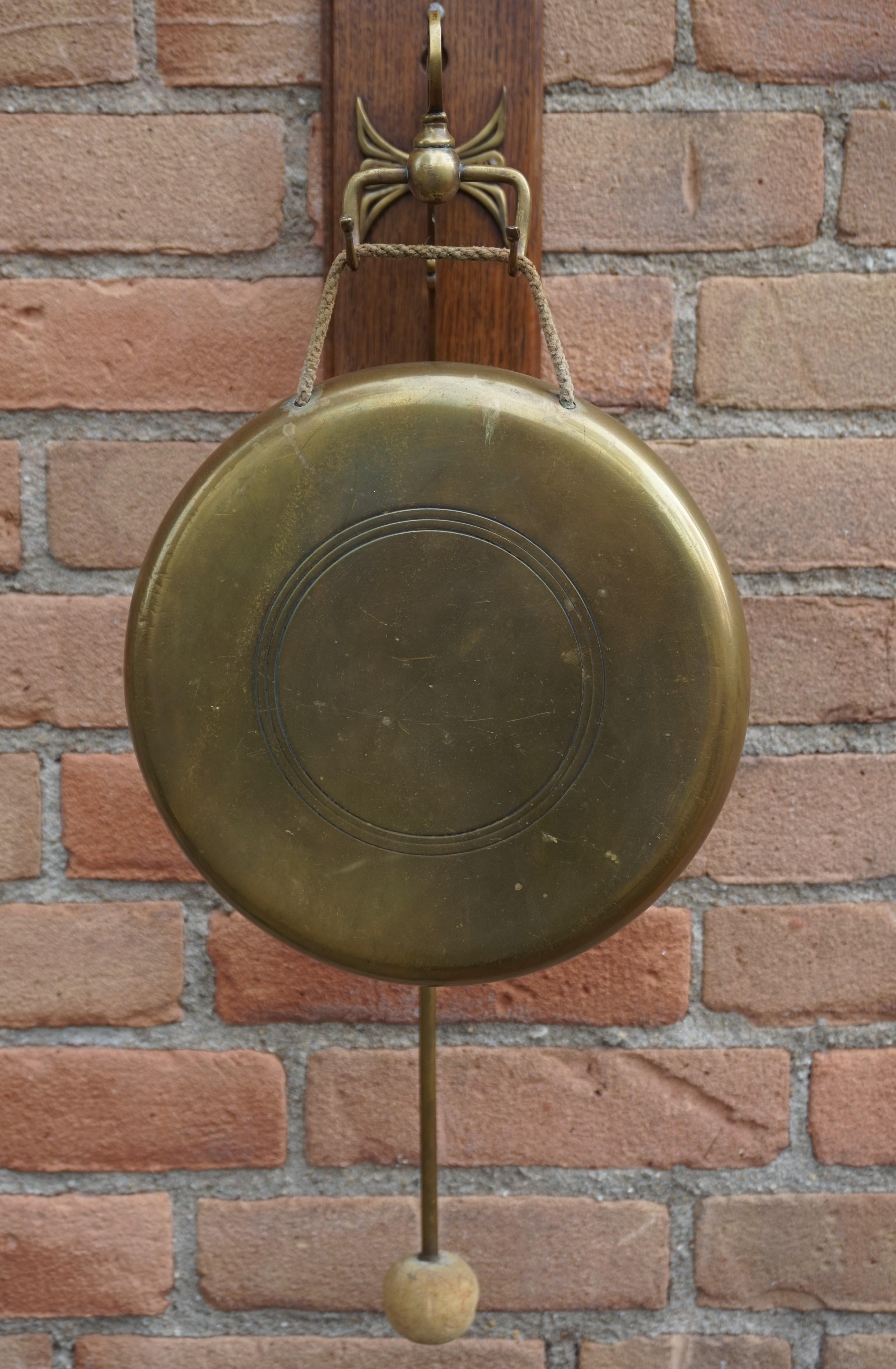 Rare Early 20th Century Brass & Oak Arts & Crafts House Gong for Wall Mounting 1