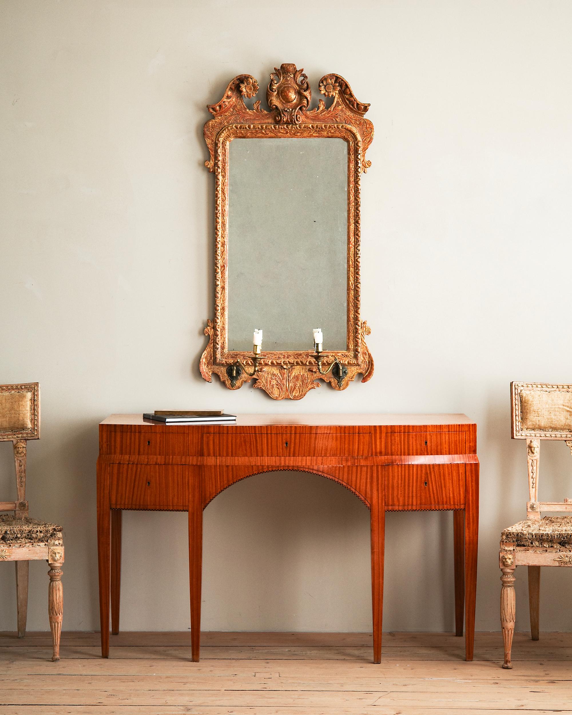 Rare early 20th century Danish console table in Lemon tree wood by Johan Rohde (1856-1935) for the art collector William Bendix (1865-1937) and produced by the brothers H.P & L Larsen. 1906 Denmark. 

Exhibited at the museum Fyns Kunstmuseum, og