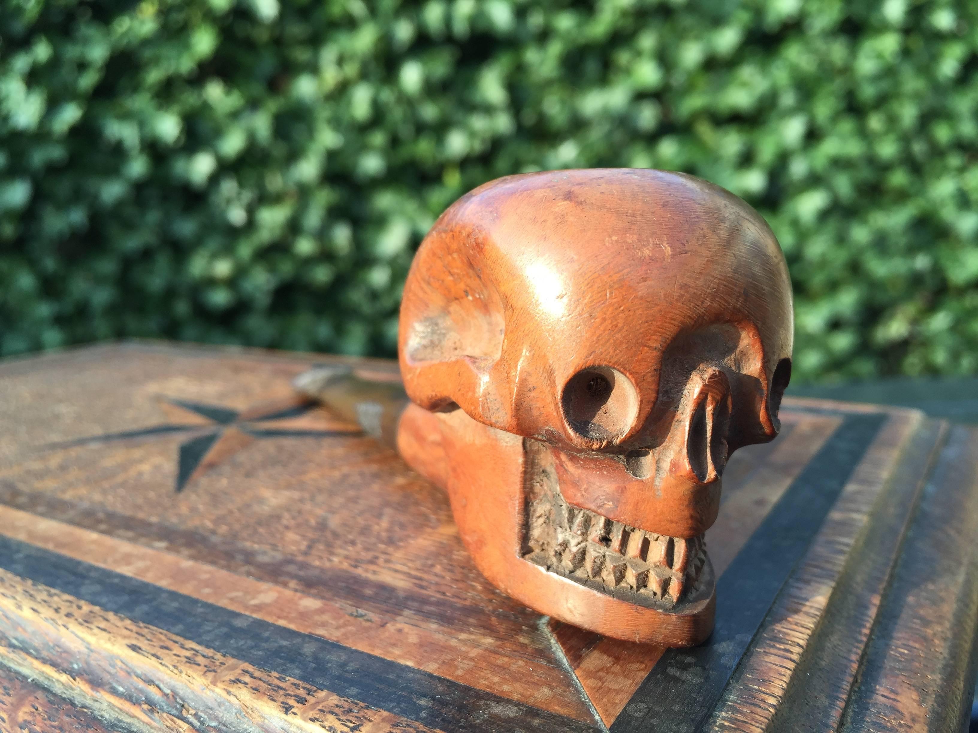 Rare Early 20th Century Hand-Carved and Handcrafted Burl Walnut Human Skull Pipe 7