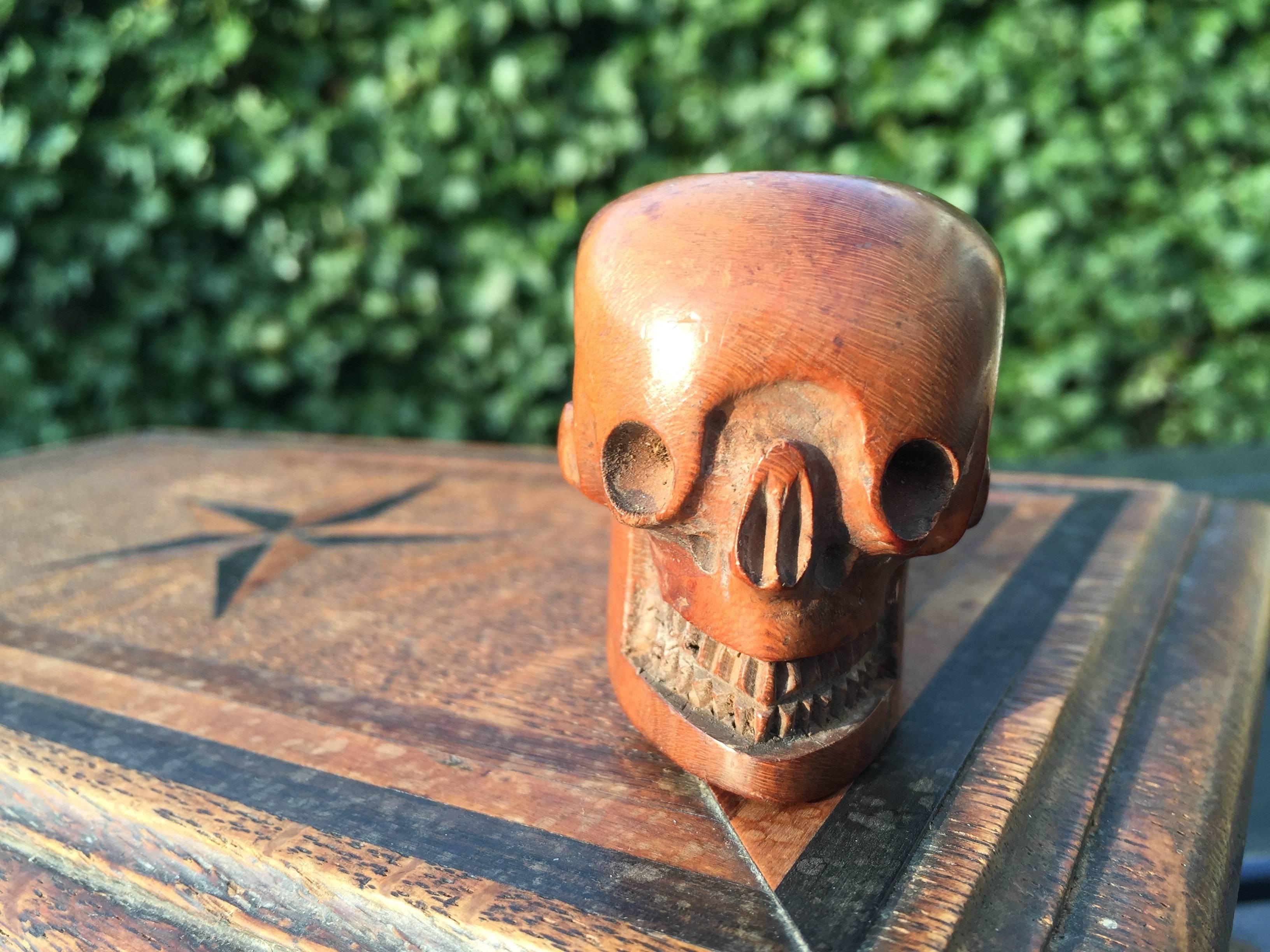 Rare Early 20th Century Hand-Carved and Handcrafted Burl Walnut Human Skull Pipe 8