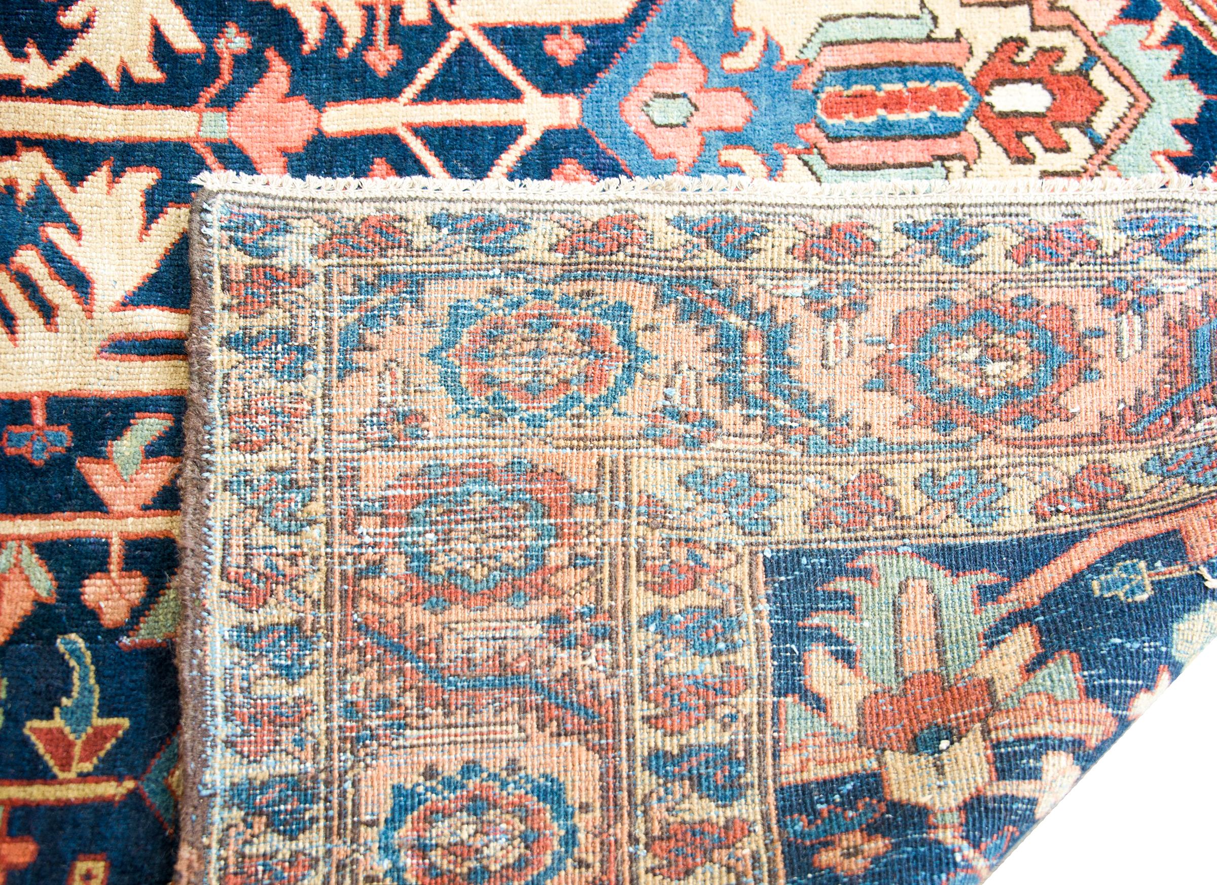 Seltener persischer Heriz-Teppich aus dem frühen 20. Jahrhundert im Angebot 3