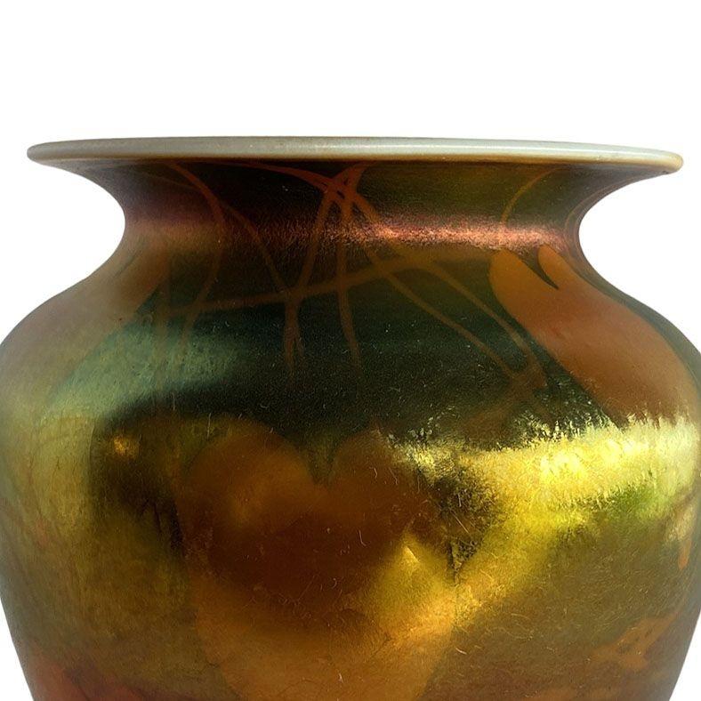Raro set di vasi a forma di cuore e vite soffiati a mano iridescenti dei primi anni del XX secolo di Imperial in vendita 8