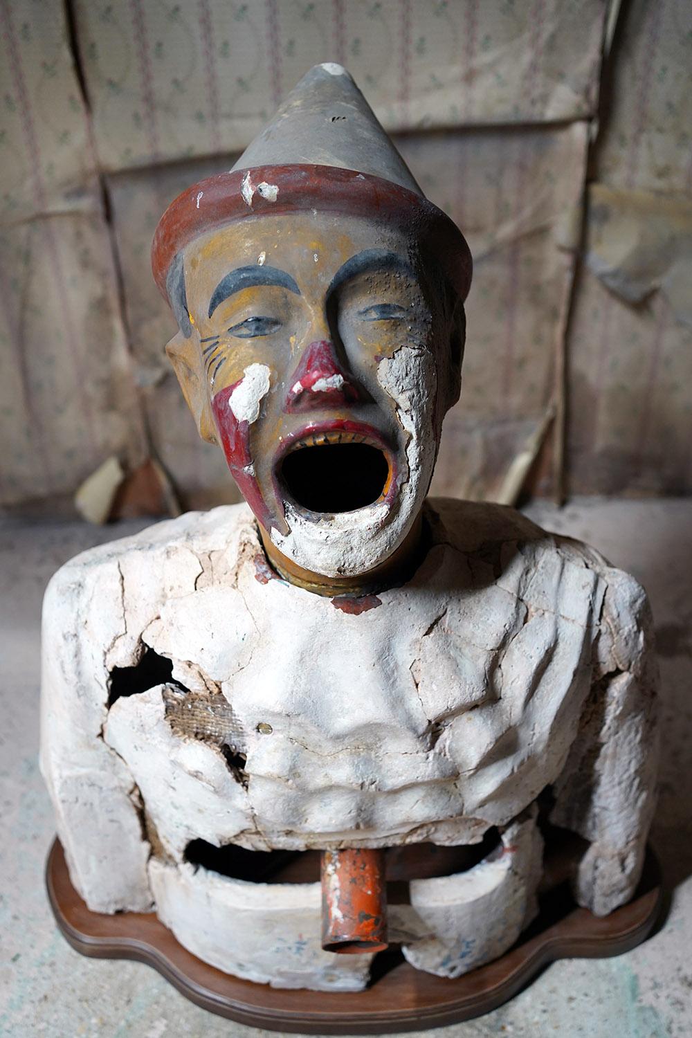 Rare Early 20thC Painted Plaster Laughing Clown Fairground Ball-Toss Game c.1910 8