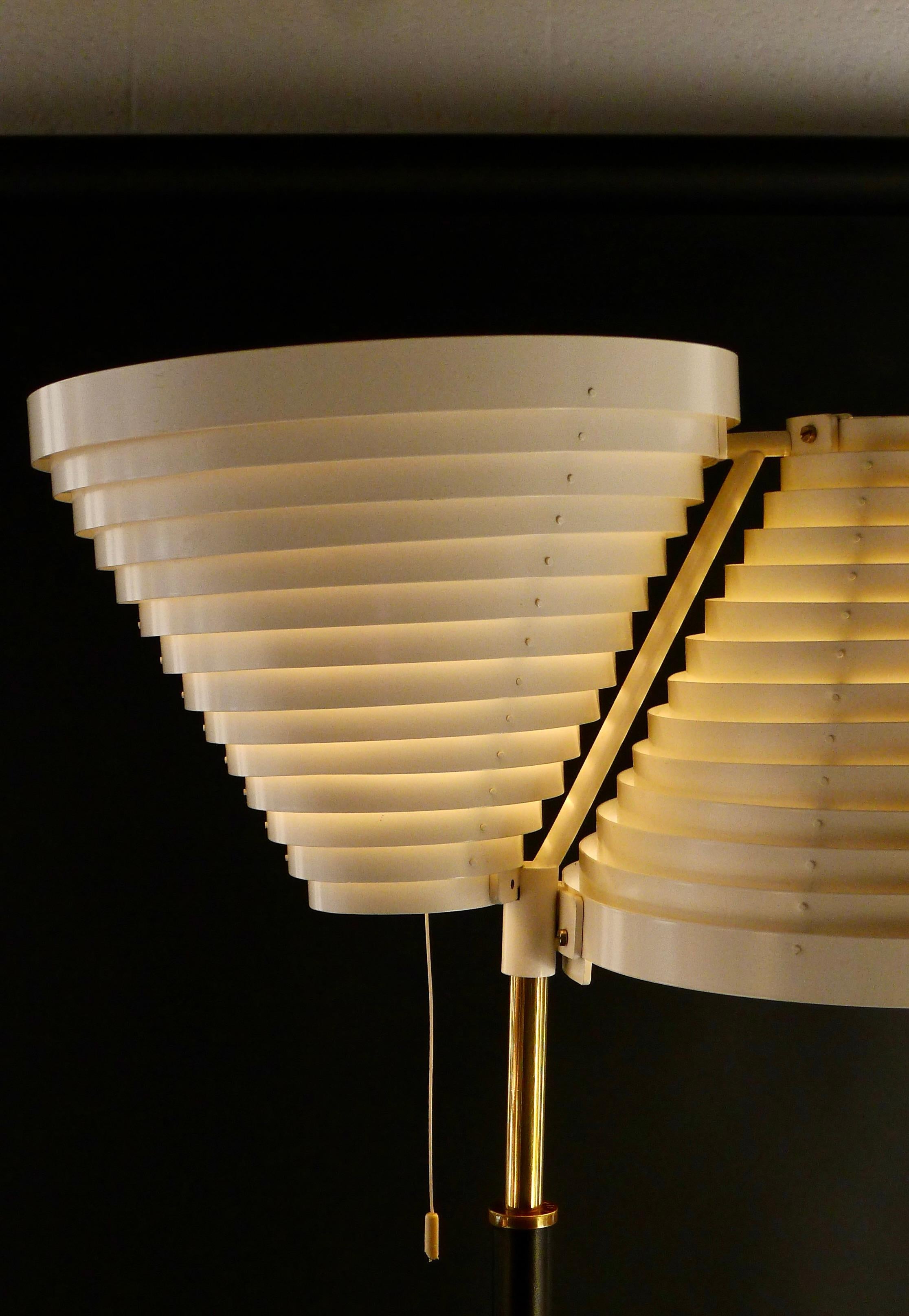 Scandinavian Modern Rare early Alvar Aalto 'Double Angel Wing' Floor Lamp, model A810, Valaistustyo For Sale
