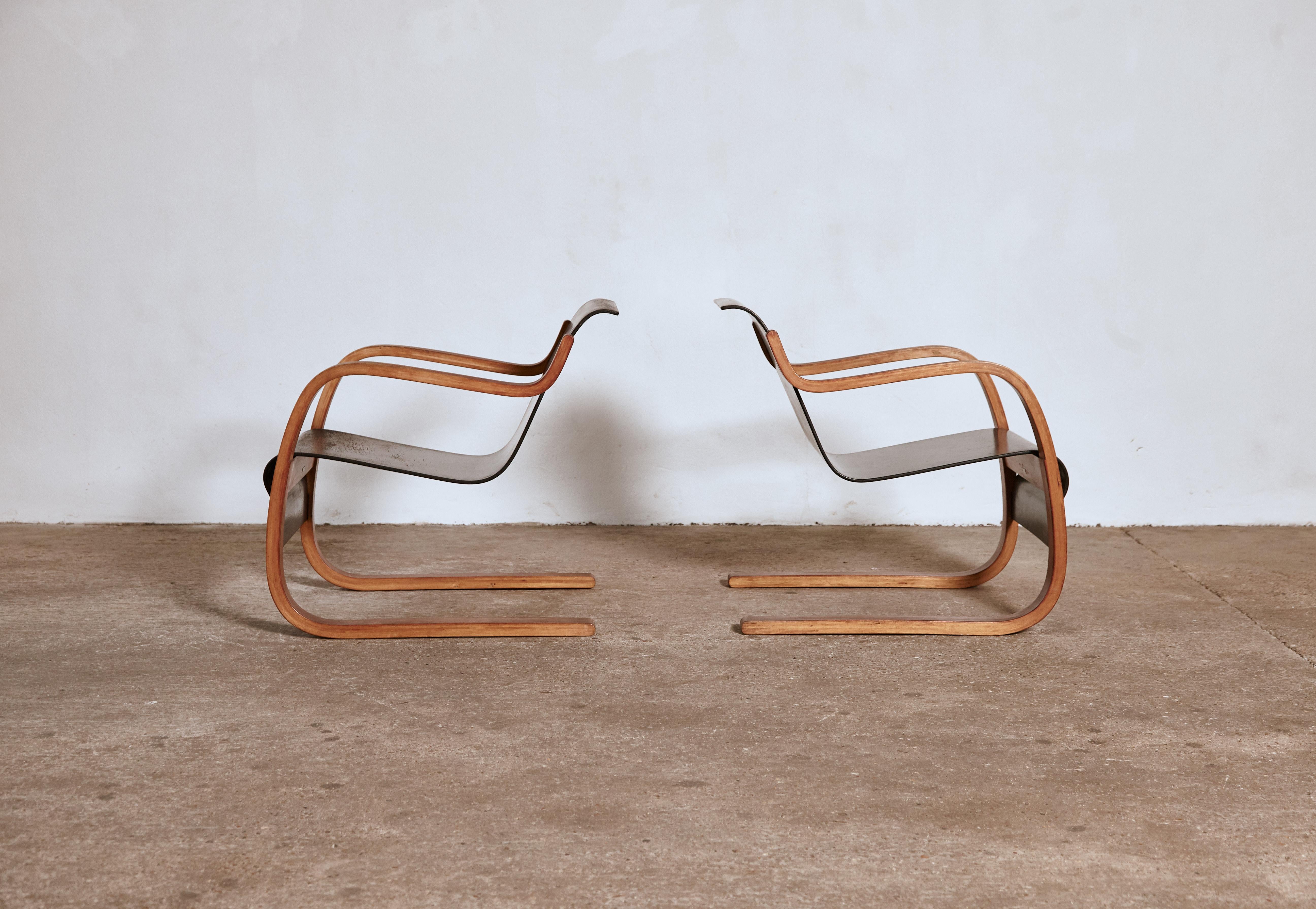 Mid-Century Modern Rare, Early Alvar Aalto Model 31/42 Cantilevered Armchairs, Finland, 1930s For Sale