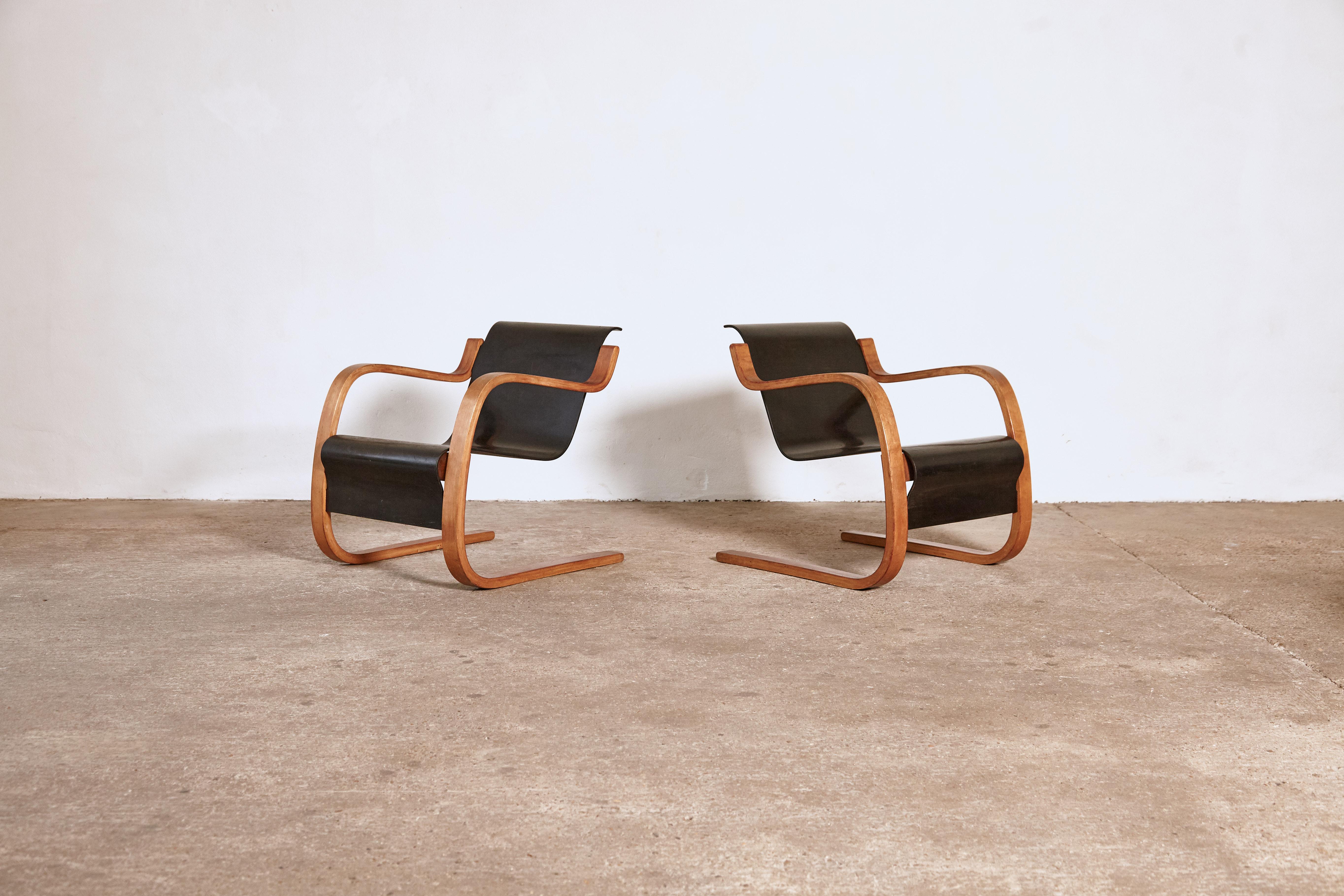 Italian Rare, Early Alvar Aalto Model 31/42 Cantilevered Armchairs, Finland, 1930s For Sale