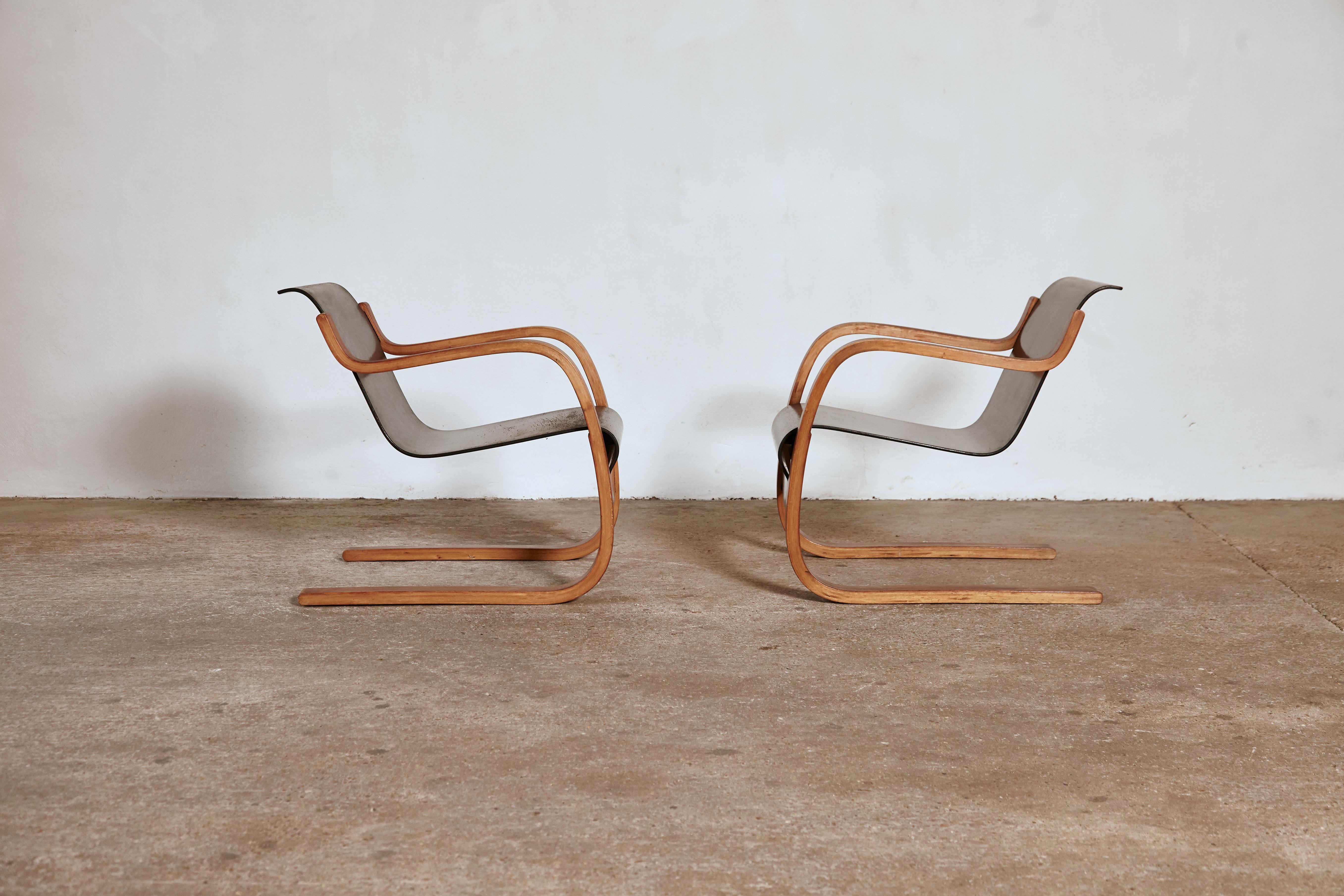 italien Alvar Aalto fauteuils en porte-à-faux rares modèle 31/42 des débuts de sa carrière, Finlande, années 1930 en vente
