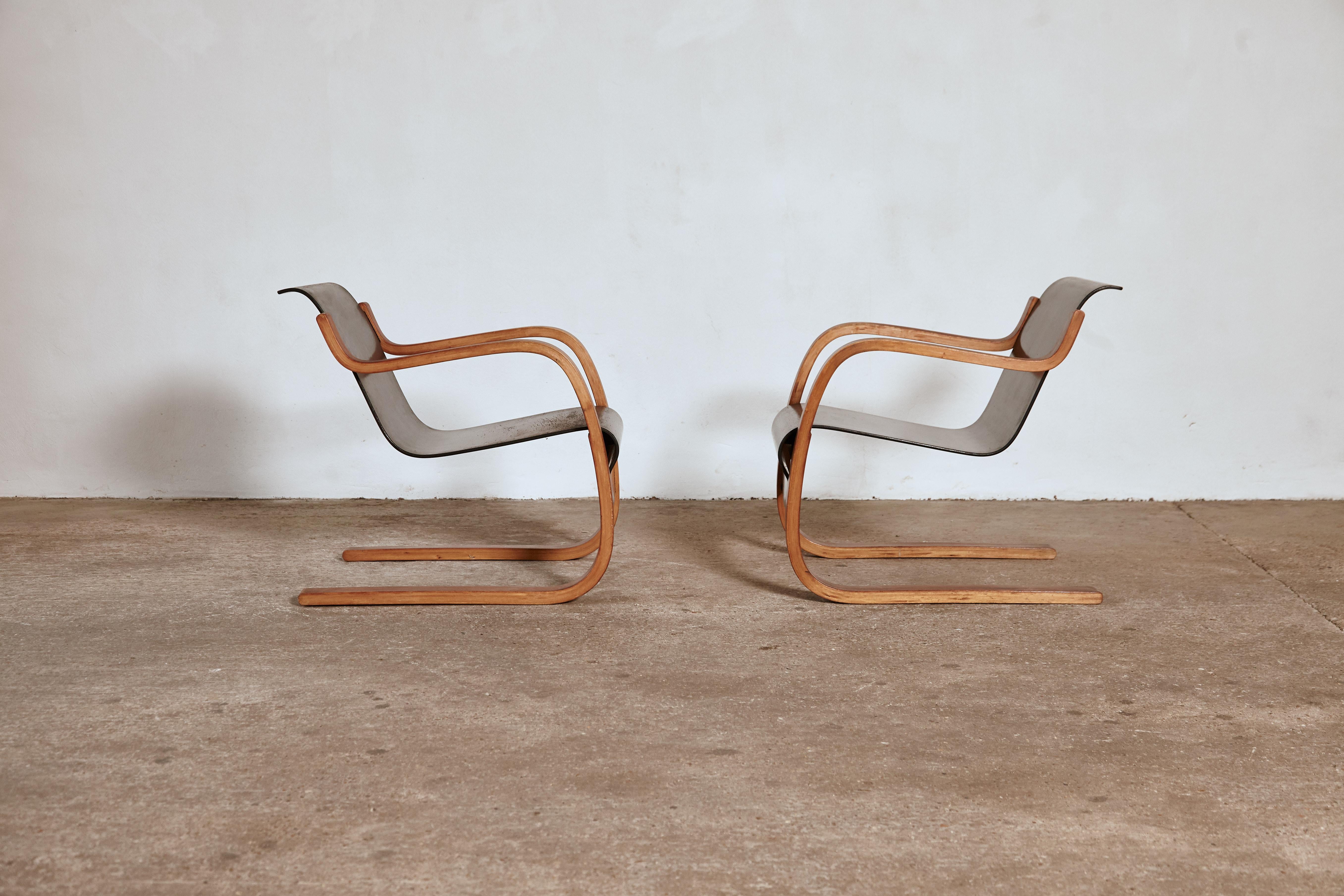 Rare, Early Alvar Aalto Model 31/42 Cantilevered Armchairs, Finland, 1930s In Good Condition For Sale In London, GB