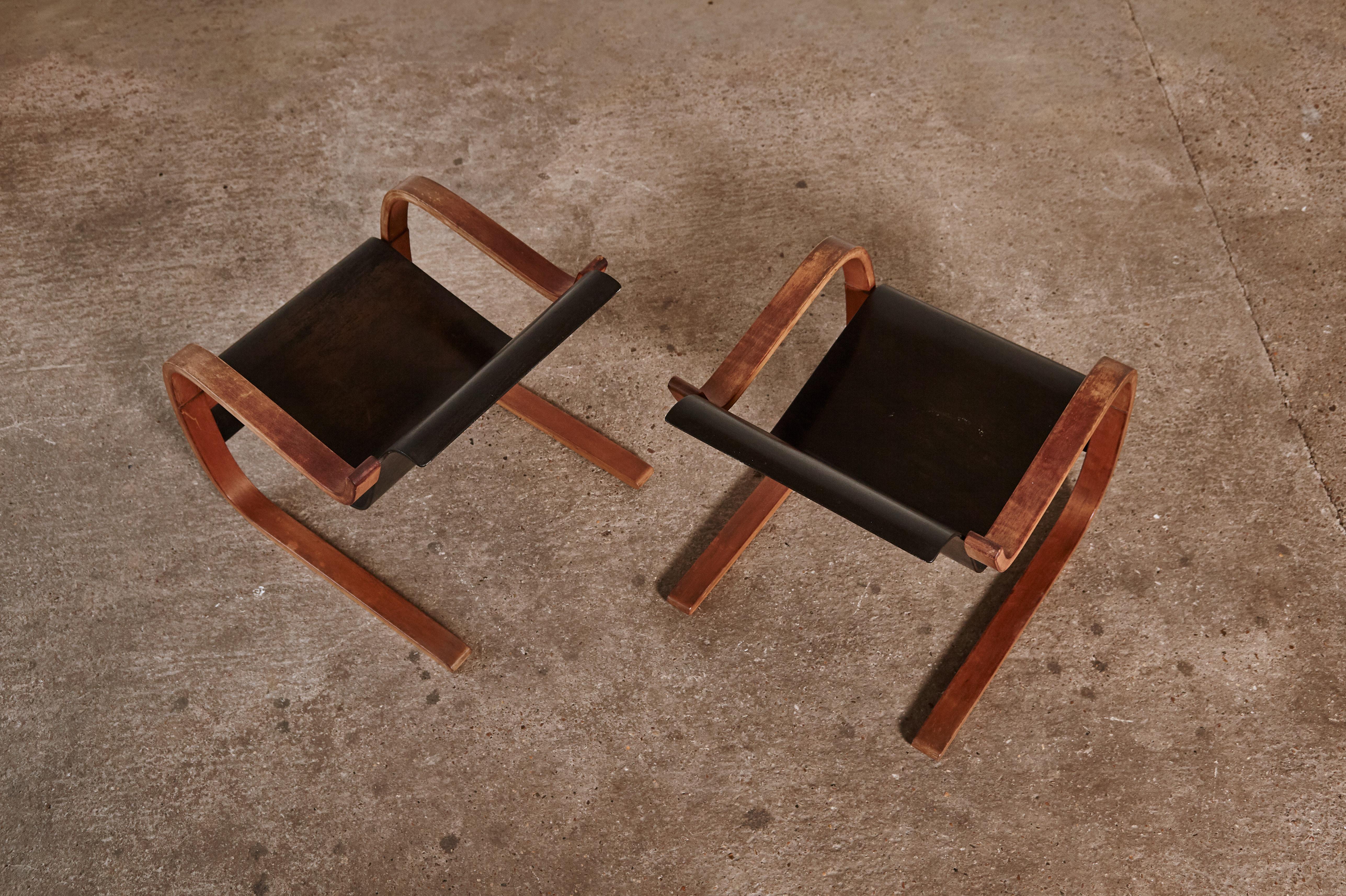 Rare, Early Alvar Aalto Model 31/42 Cantilevered Armchairs, Finland, 1930s For Sale 1