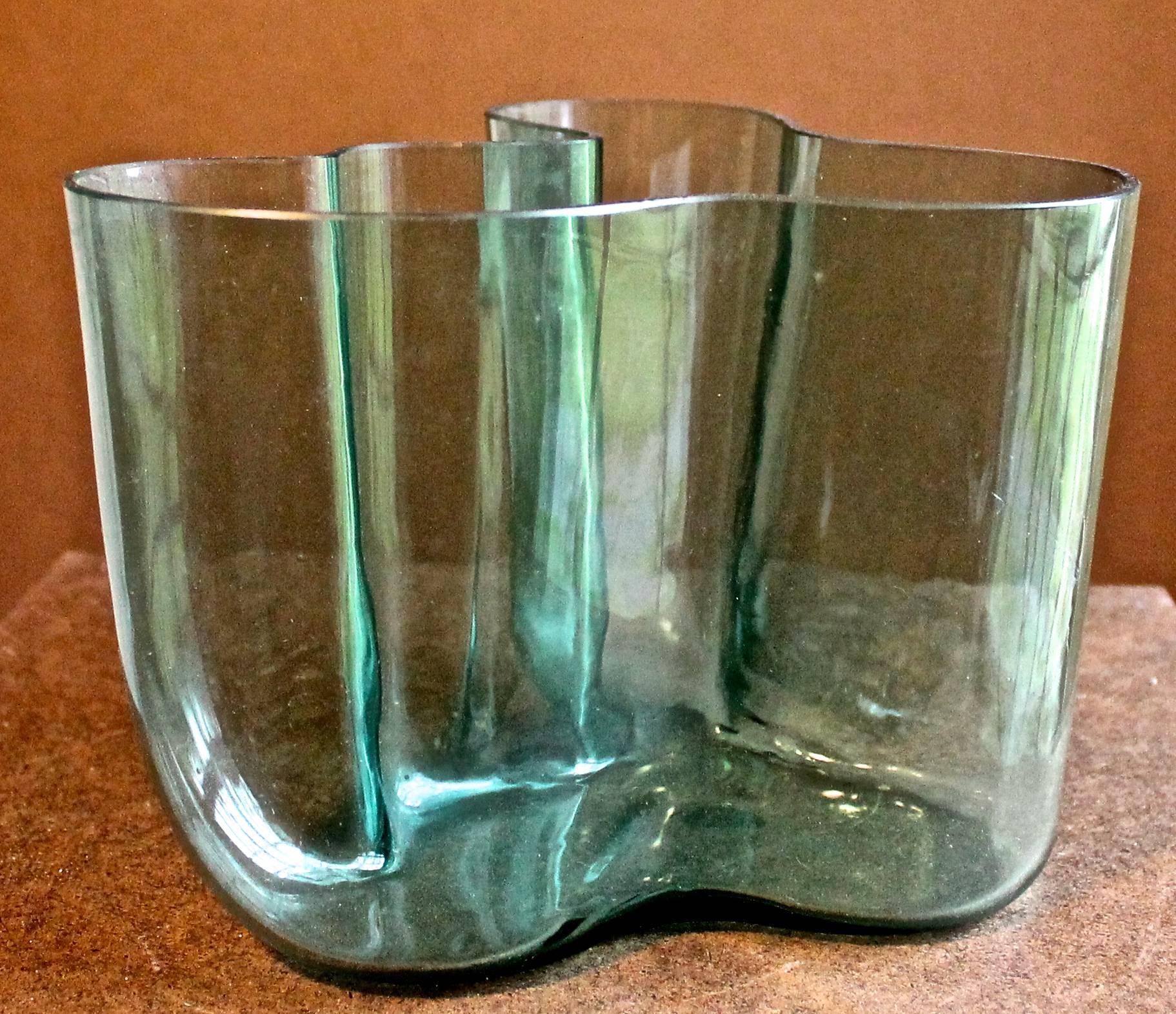Seltene frühe Alvar Aalto Savoy 9750 Vase (Internationaler Stil) im Angebot