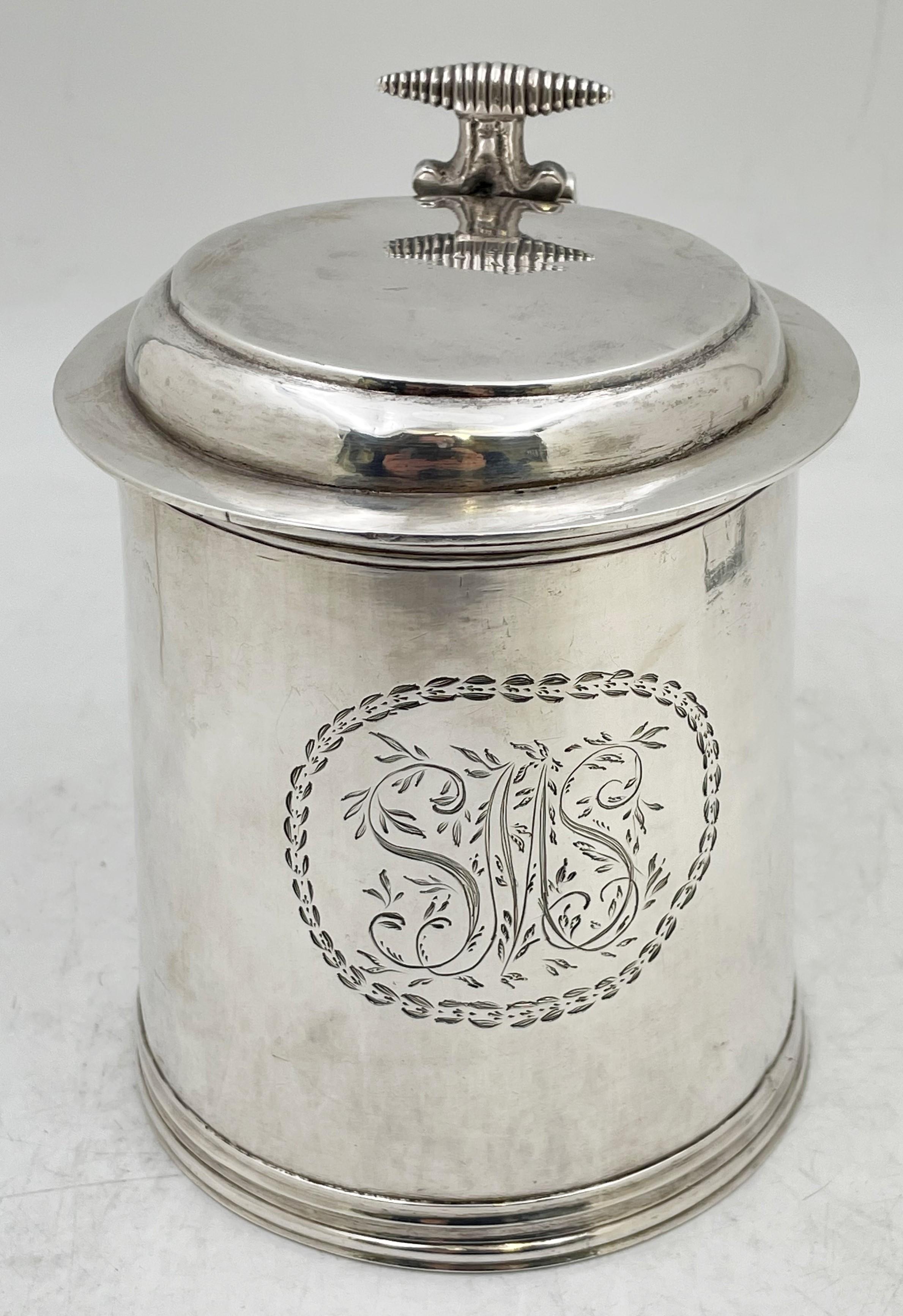 Rare early American silver tankard circa 1710, presumably from Albany, New York, with a heavy gage and with an elegant design, measuring 6 2/3’’ in height by 6 1/4’’ in depth with the handle (diameter of the tankard at the base is 4 7/8’’) and