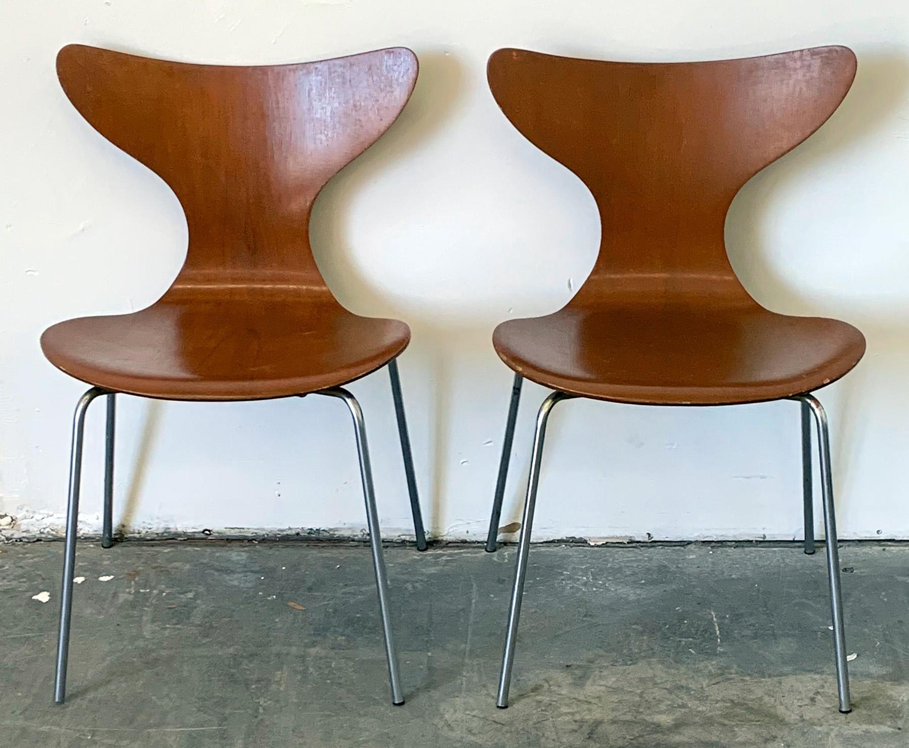 Mid-Century Modern Rare Early Arne Jacobsen Lily Chairs, Fritz Hansen, 1969, a Pair