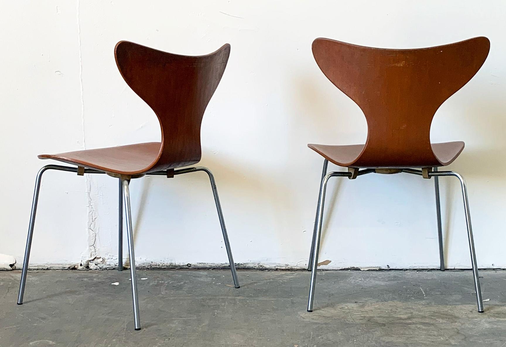 Mid-20th Century Rare Early Arne Jacobsen Lily Chairs, Fritz Hansen, 1969, a Pair