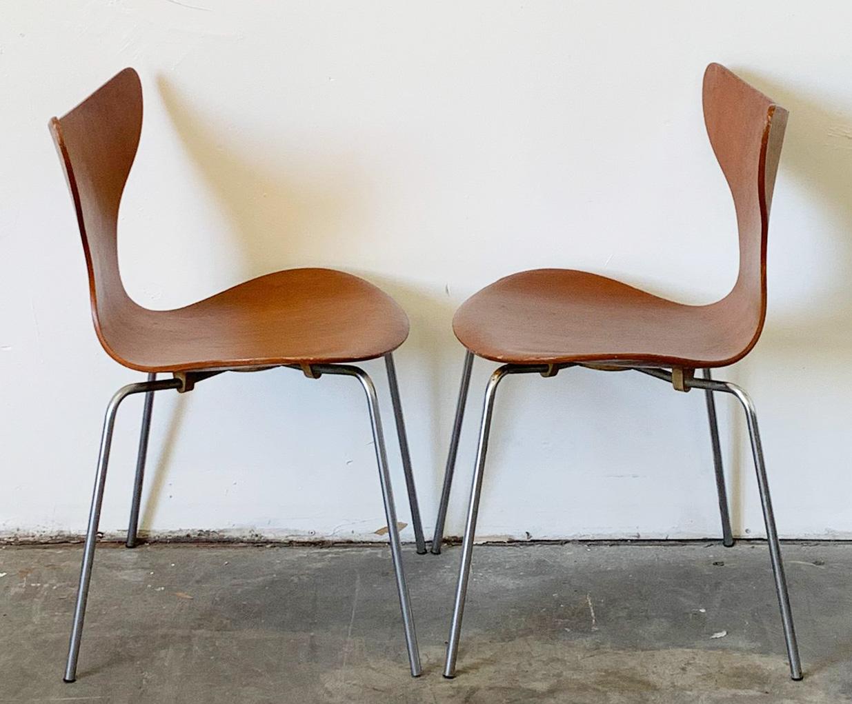 Bentwood Rare Early Arne Jacobsen Lily Chairs, Fritz Hansen, 1969, a Pair