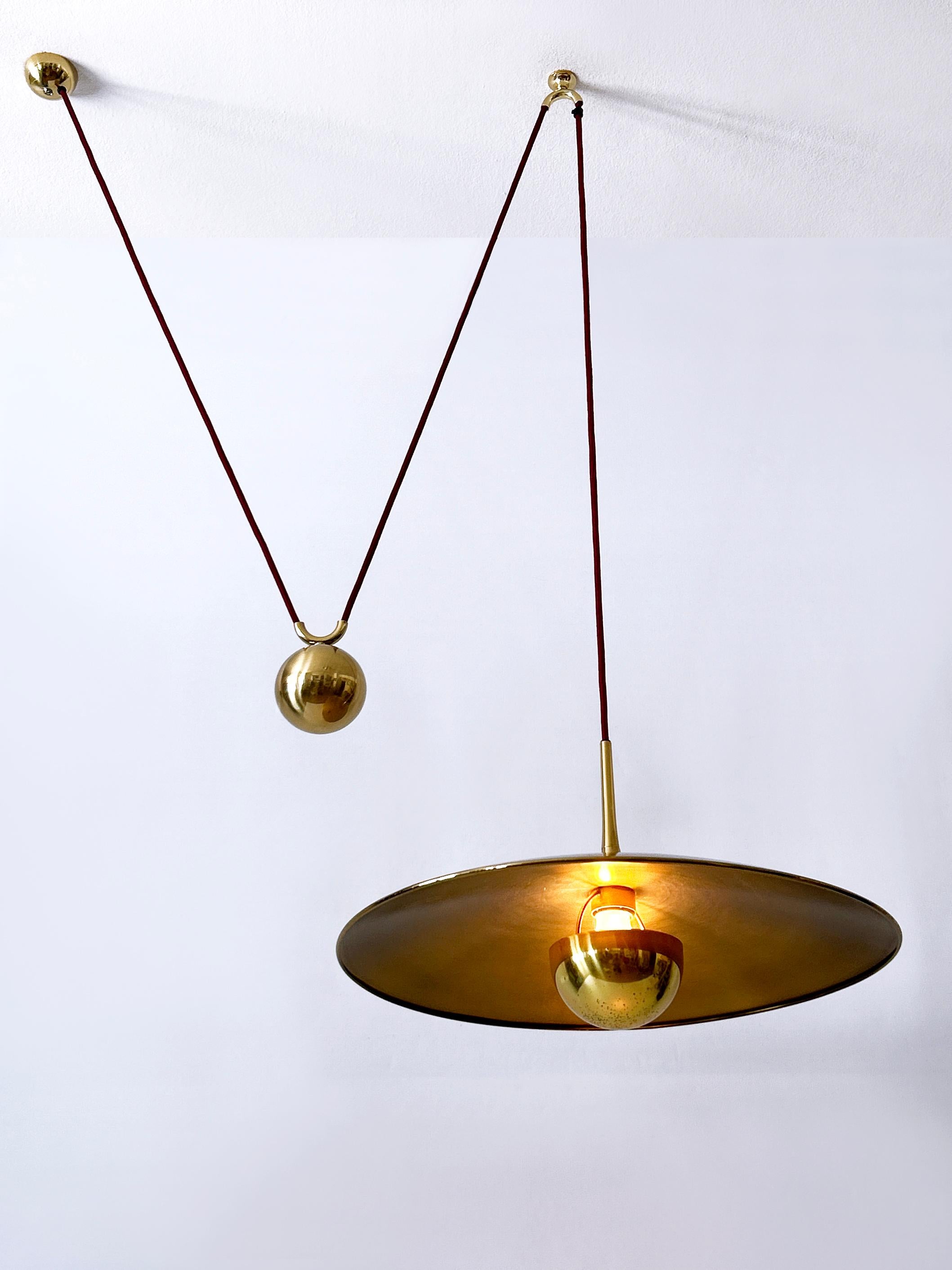 Rare lampe suspendue à contrepoids en laiton 'Onos 55' par Florian Schulz 1960s en vente 2