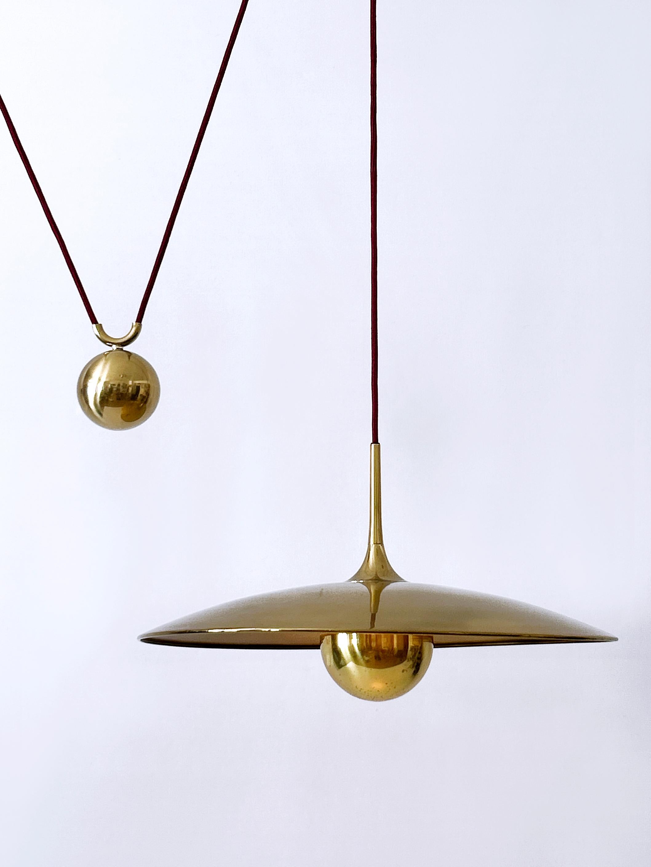Rare lampe suspendue à contrepoids en laiton 'Onos 55' par Florian Schulz 1960s en vente 3