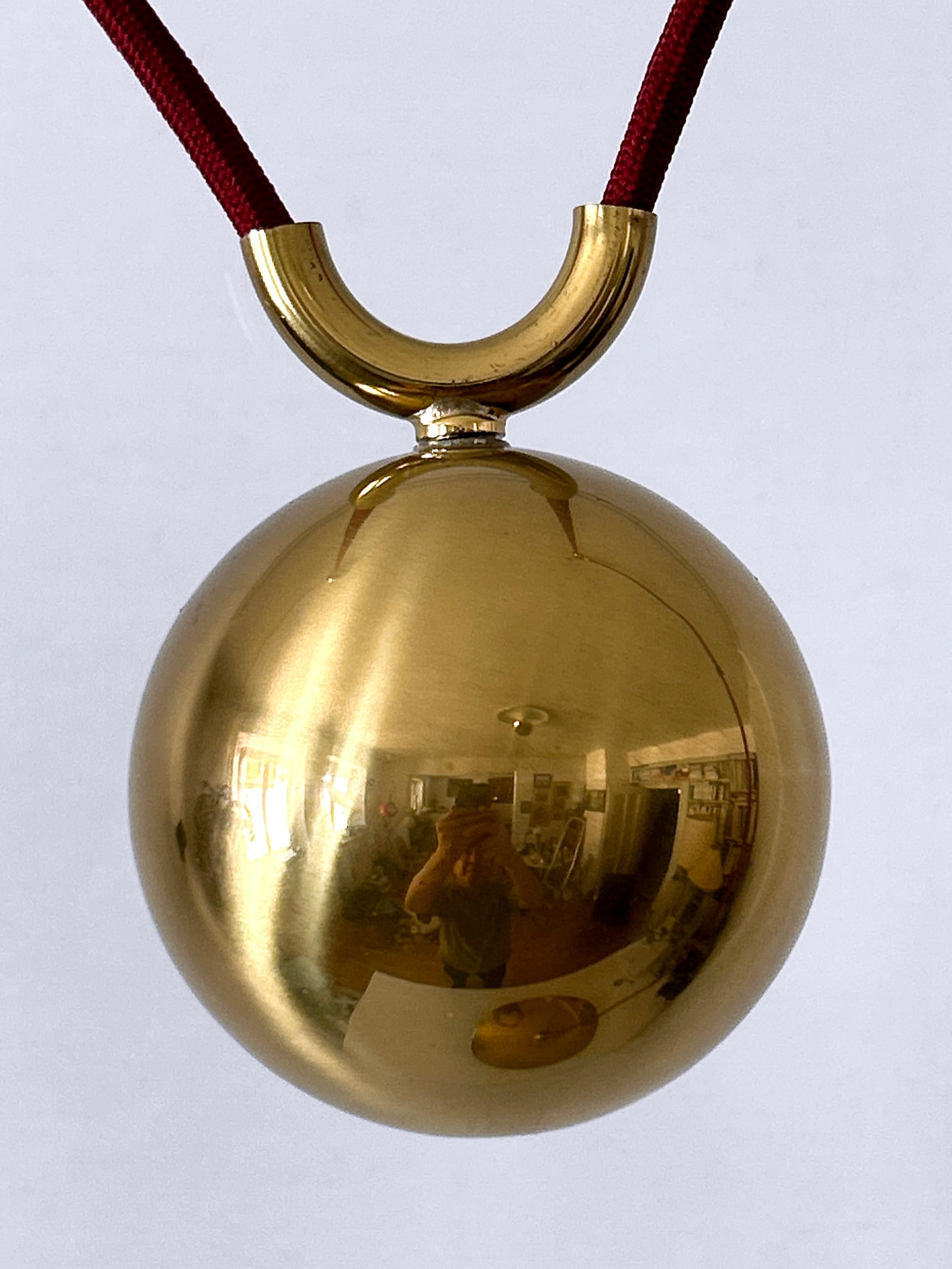 Rare lampe suspendue à contrepoids en laiton 'Onos 55' par Florian Schulz 1960s en vente 8