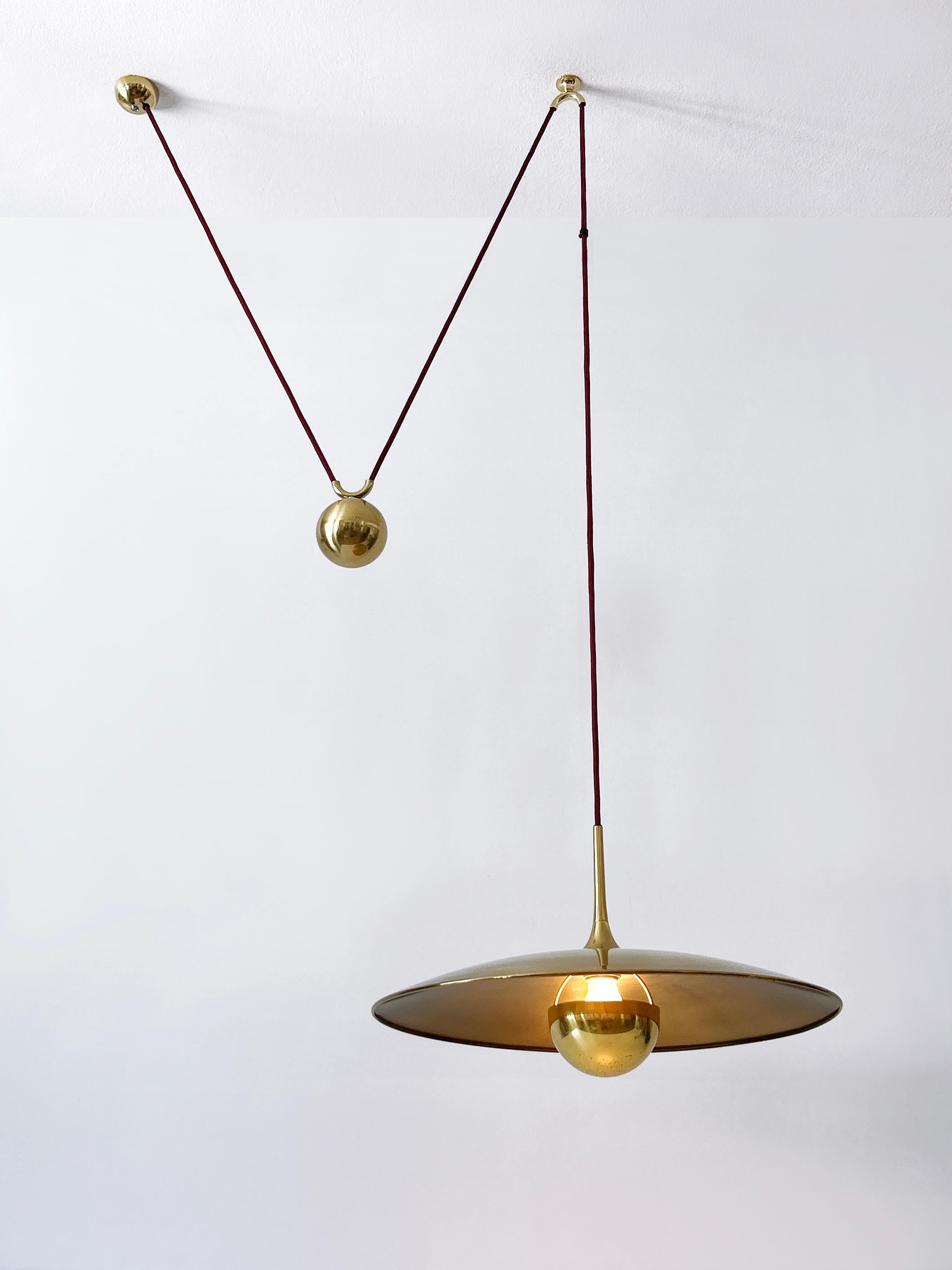Allemand Rare lampe suspendue à contrepoids en laiton 'Onos 55' par Florian Schulz 1960s en vente