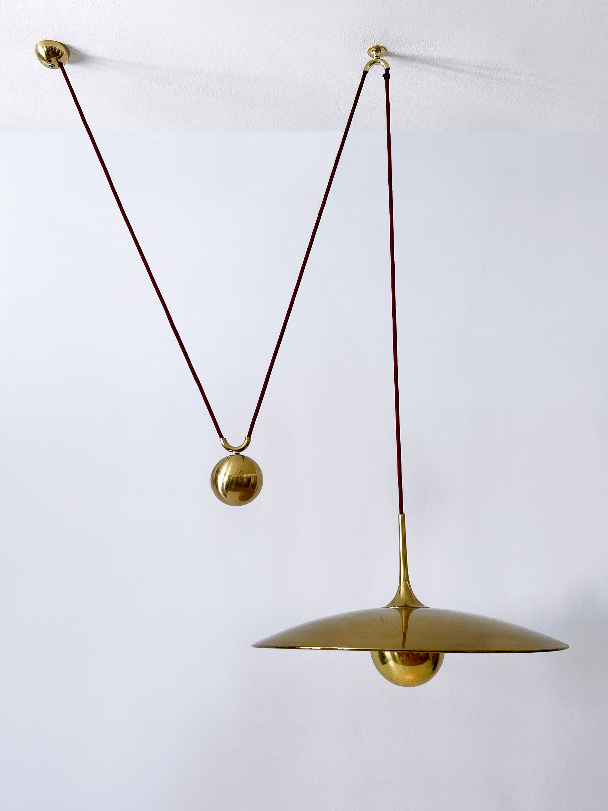 Rare lampe suspendue à contrepoids en laiton 'Onos 55' par Florian Schulz 1960s Bon état - En vente à Munich, DE