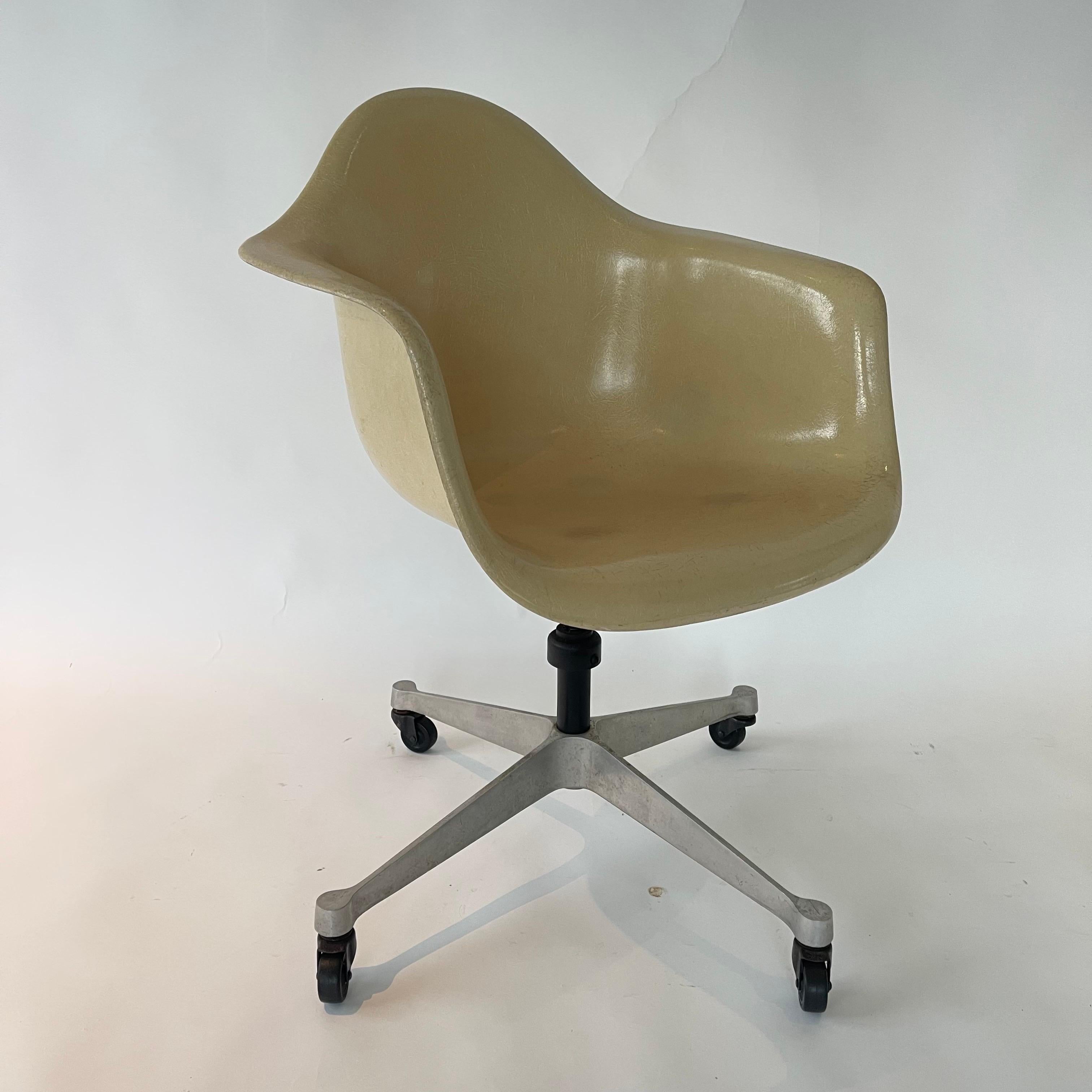 Mid-Century Modern Rare Early Charles and Ray Eames PACC Desk Chair for Herman Miller, USA, 1950s For Sale