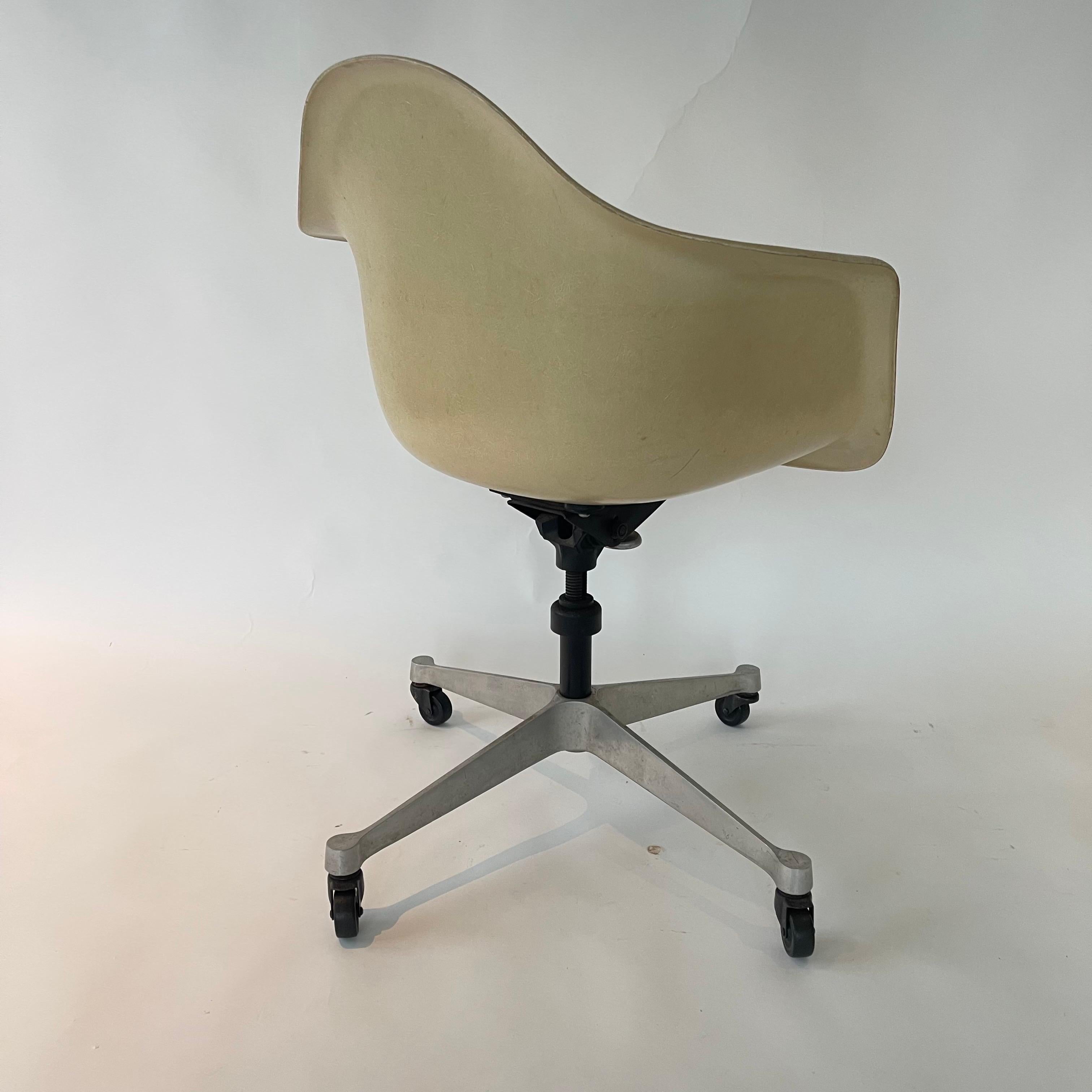 20th Century Rare Early Charles and Ray Eames PACC Desk Chair for Herman Miller, USA, 1950s For Sale