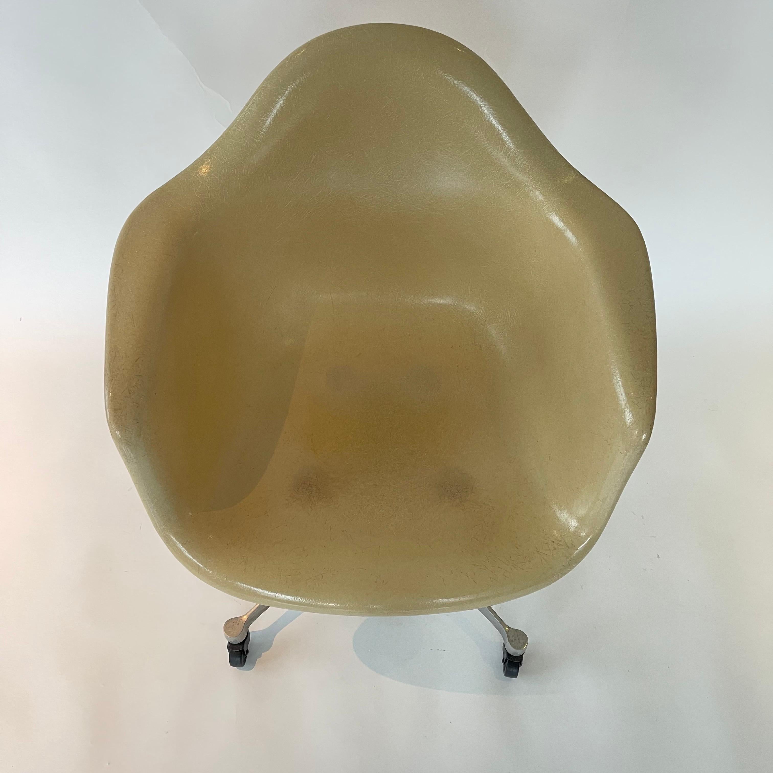 Rare Early Charles and Ray Eames PACC Desk Chair for Herman Miller, USA, 1950s For Sale 1