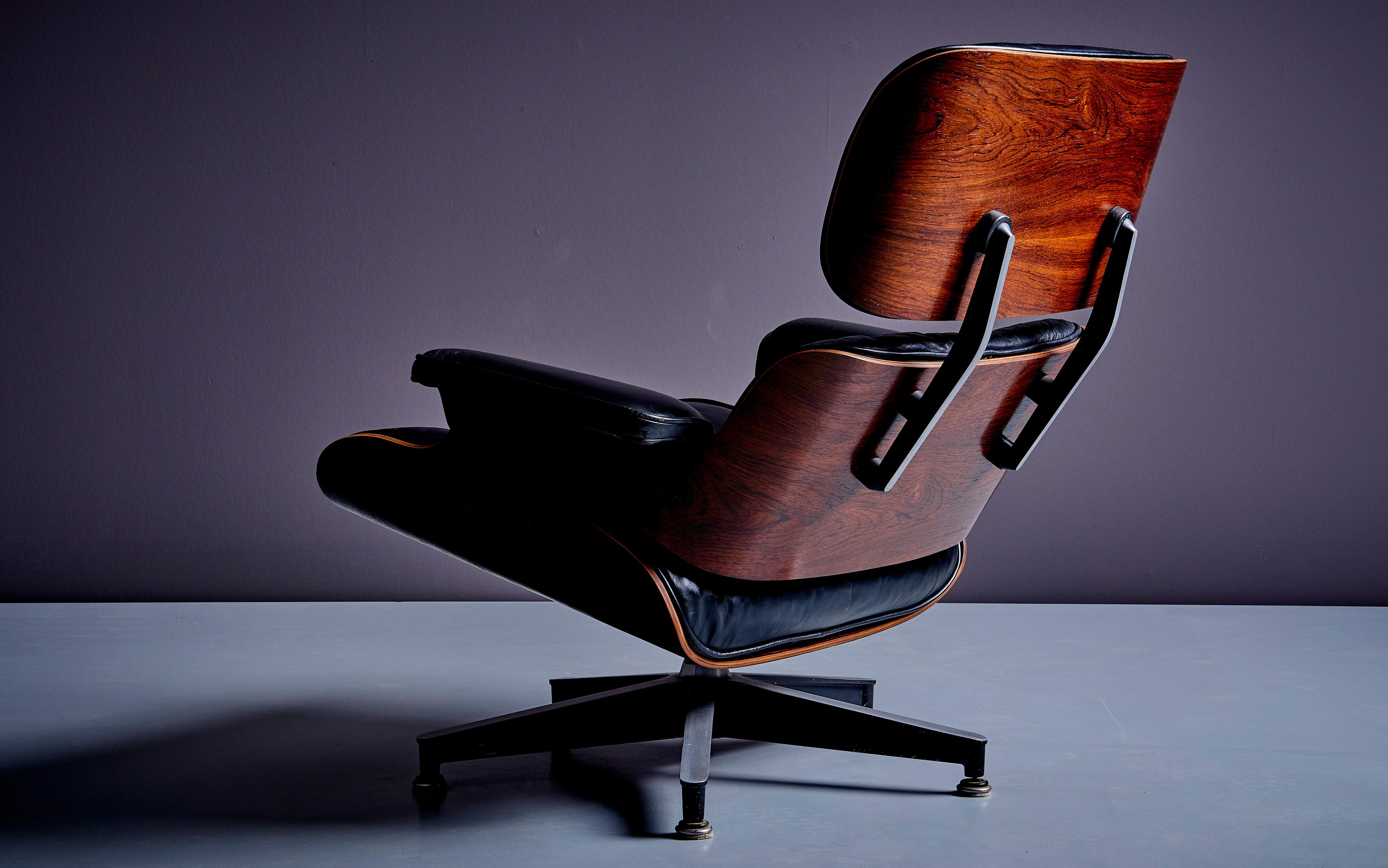 Mid-20th Century Rare early Charles & Ray Eames Lounge Chair 670 & 671 in outstanding rosewood