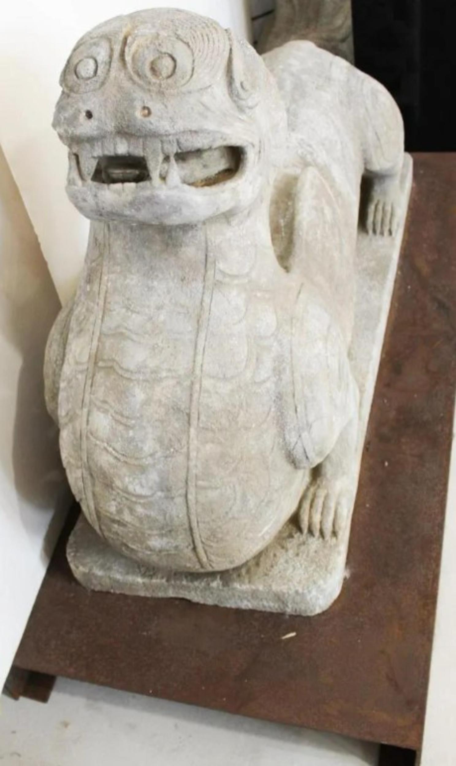 Centrasiatique Rare gardien de tombe en pierre calcaire de Chine ancienne - Tianlu en vente