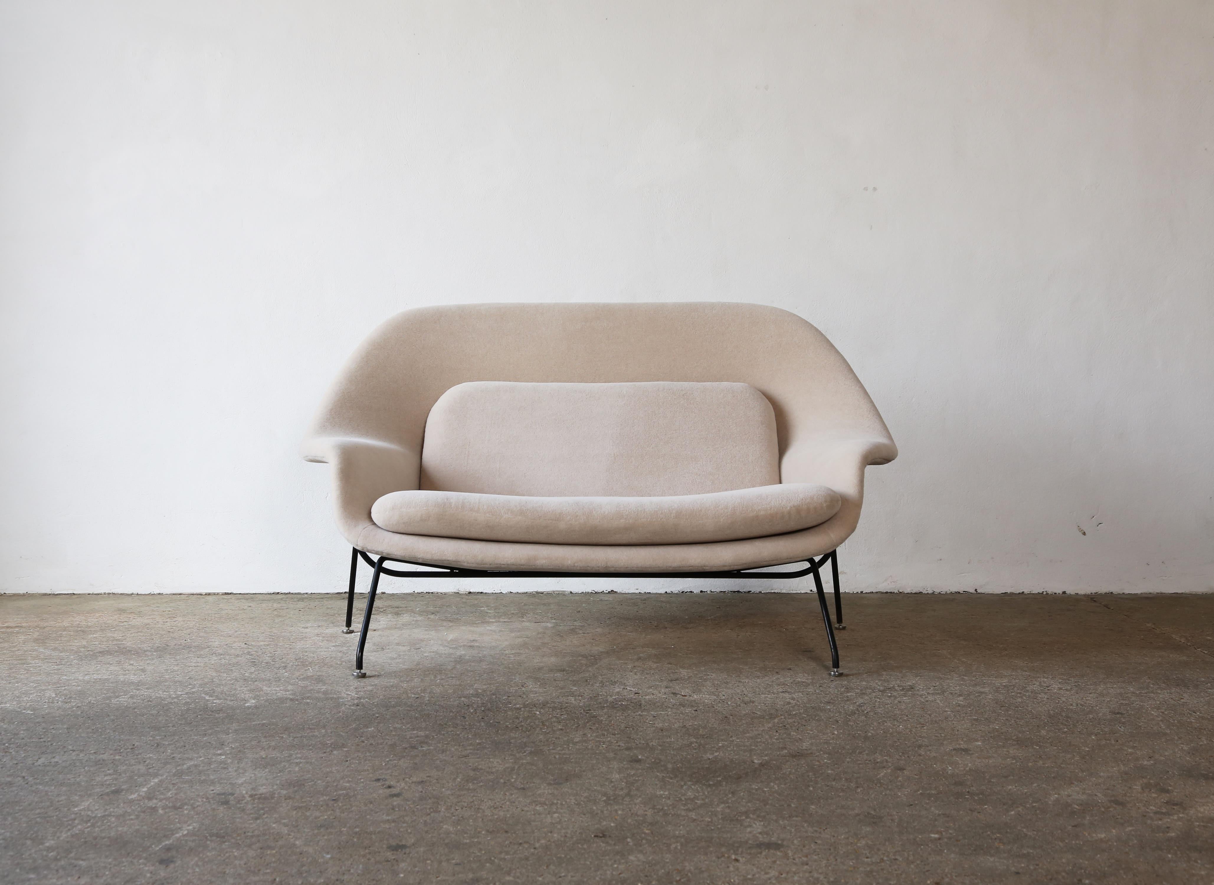 A very rare early production Eero Saarinen womb settee, made by Knoll, USA, 1950s. Fibreglass, black enameled steel frames and first edition feet / glides. Newly upholstered in a luxurious pure Alpaca wool fabric.    Structually sound.  We also have