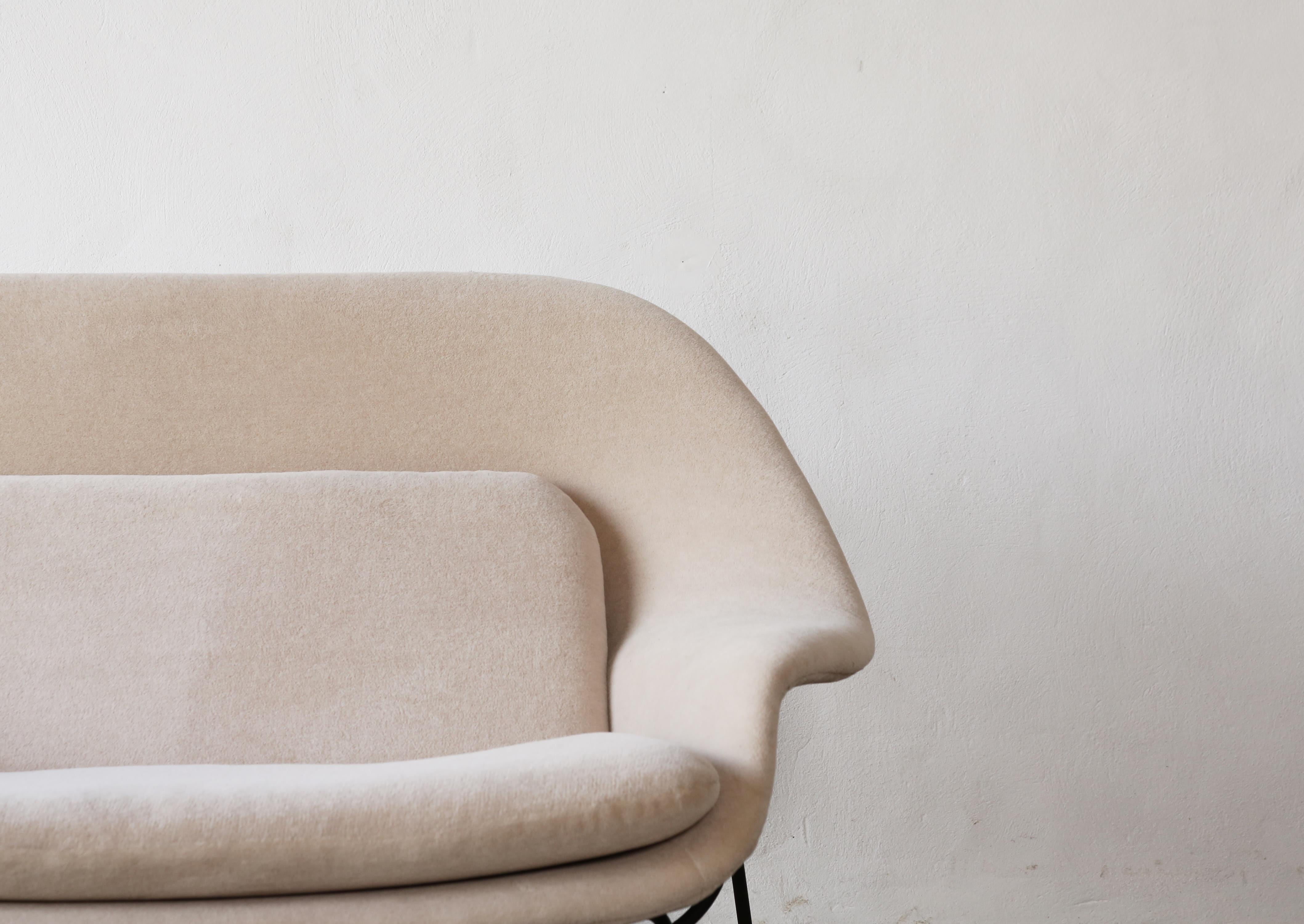Seltenes frühes Eero Saarinen Womb Sofa/Sessel, Knoll, USA, 1950er Jahre (Stahl) im Angebot