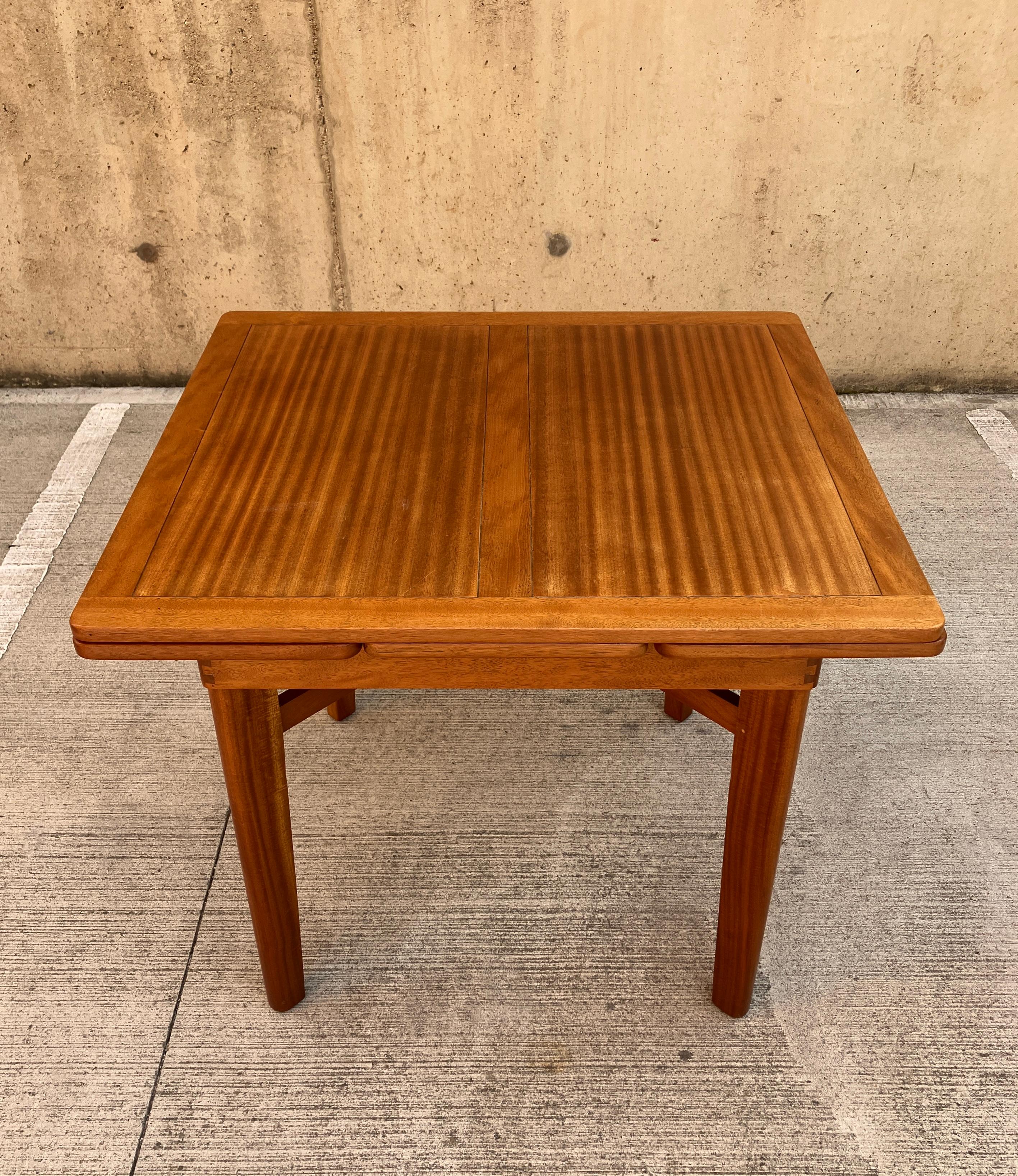 Mid-Century Modern Rare early Ercol mid century extendable dining table 50's For Sale