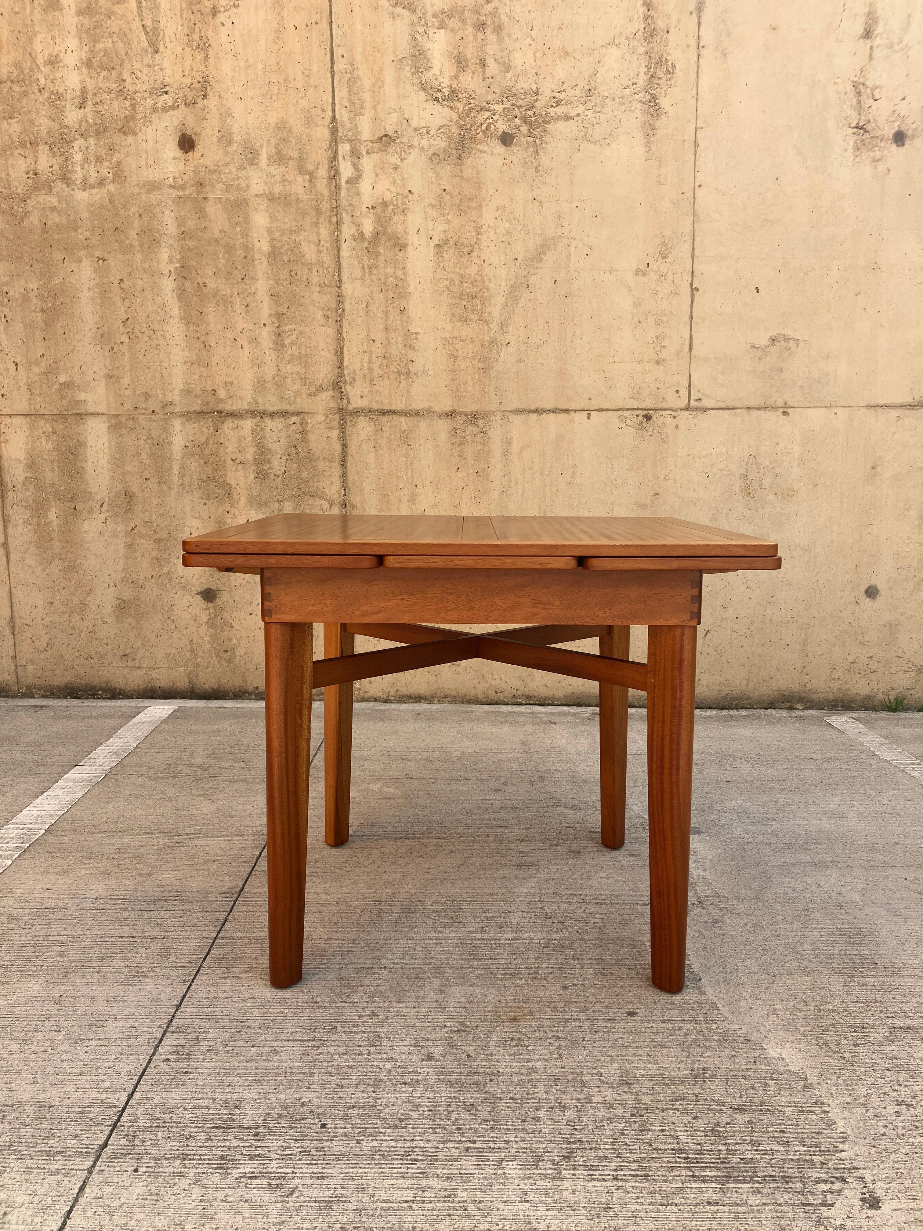 British Rare early Ercol mid century extendable dining table 50's For Sale