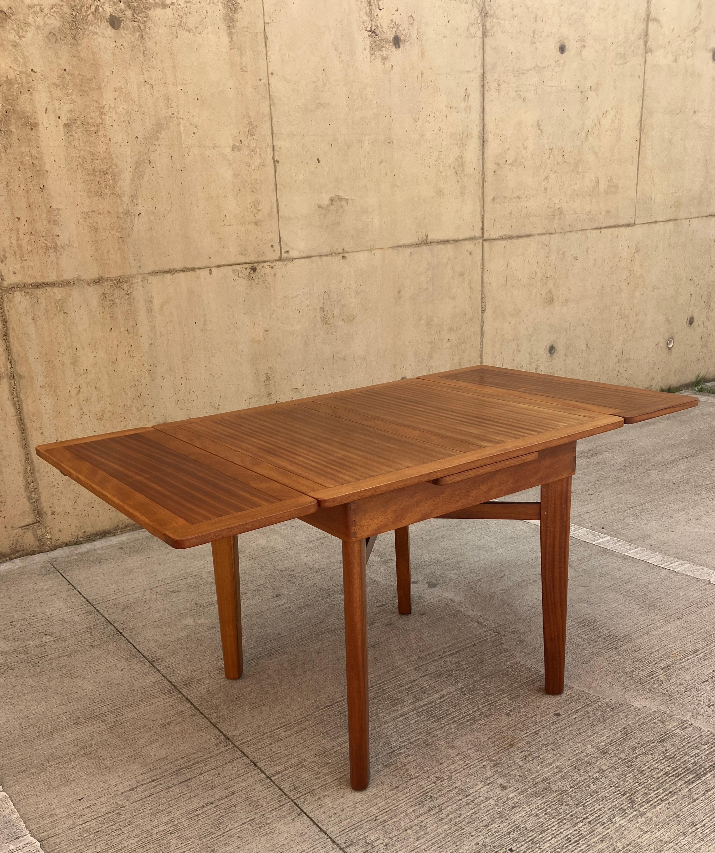 Rare early Ercol mid century extendable dining table 50's For Sale 1