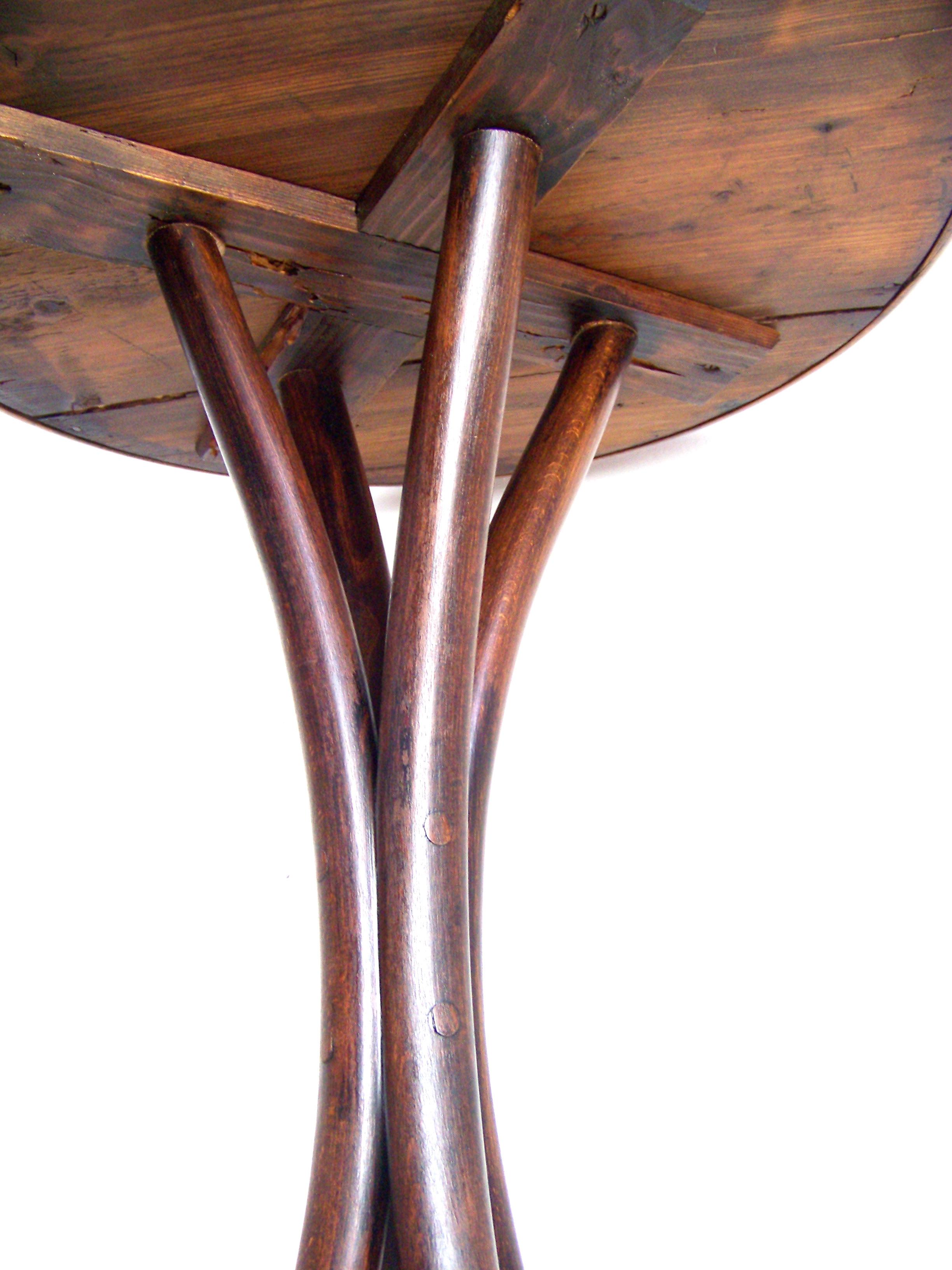 Hêtre Rare table Early Flower de J & J Kohn Nr.2 en vente
