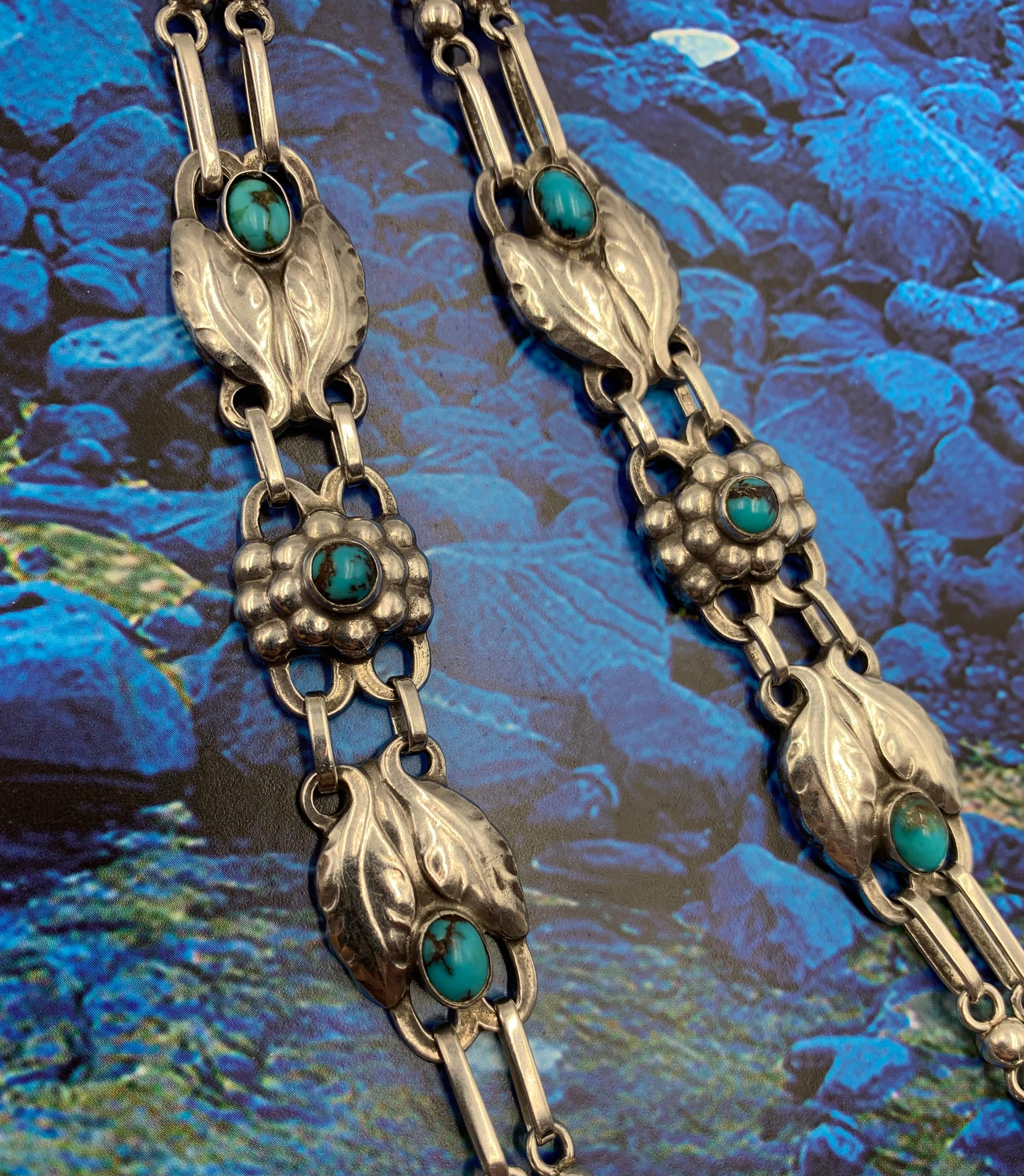 Seltene frühe Georg Jensen Cabochon-Halskette aus Türkis und Silber #1, 1910-1925 im Zustand „Gut“ im Angebot in New York, NY