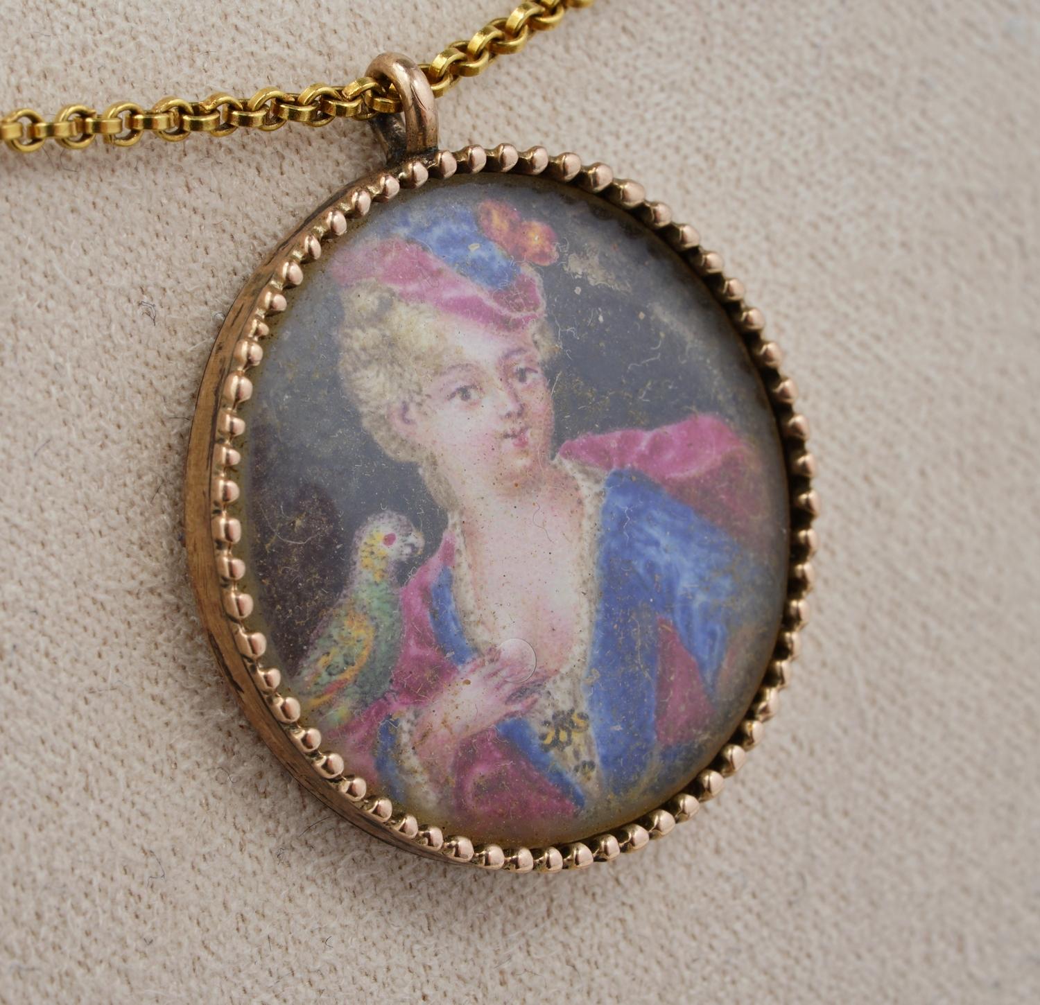 Rare Early Georgian Vellum Miniature with Monogram Gold Case In Fair Condition For Sale In Napoli, IT