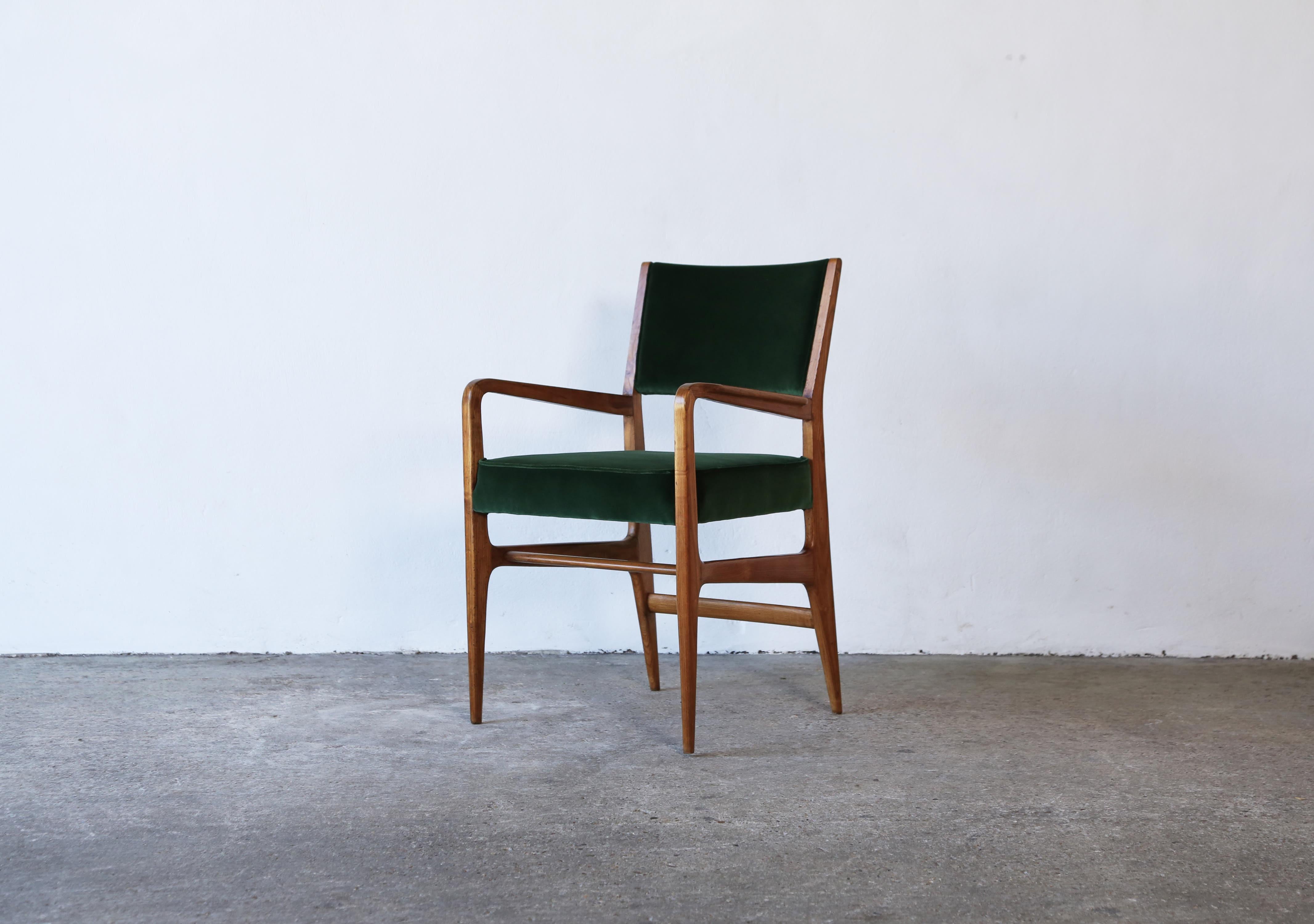 Rare Gio Ponti Model armchair, Italy, 1950s. Manufactured by Giordano Chiesa, Milan, Italy. Ash and new green velvet fabric. Fast shipping worldwide.


