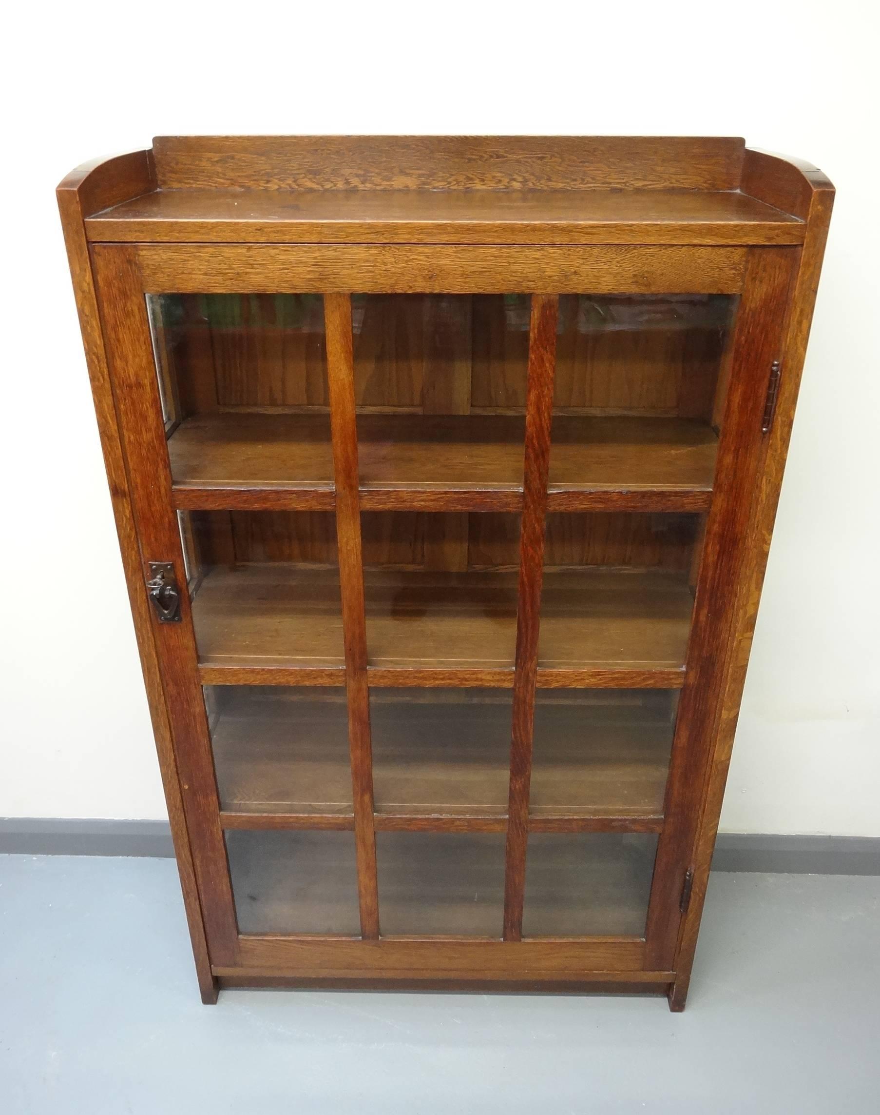 Early 20th Century Arts & Crafts Mission Bookcase Oak Cabinet by Gustav Stickley circa 1903 For Sale