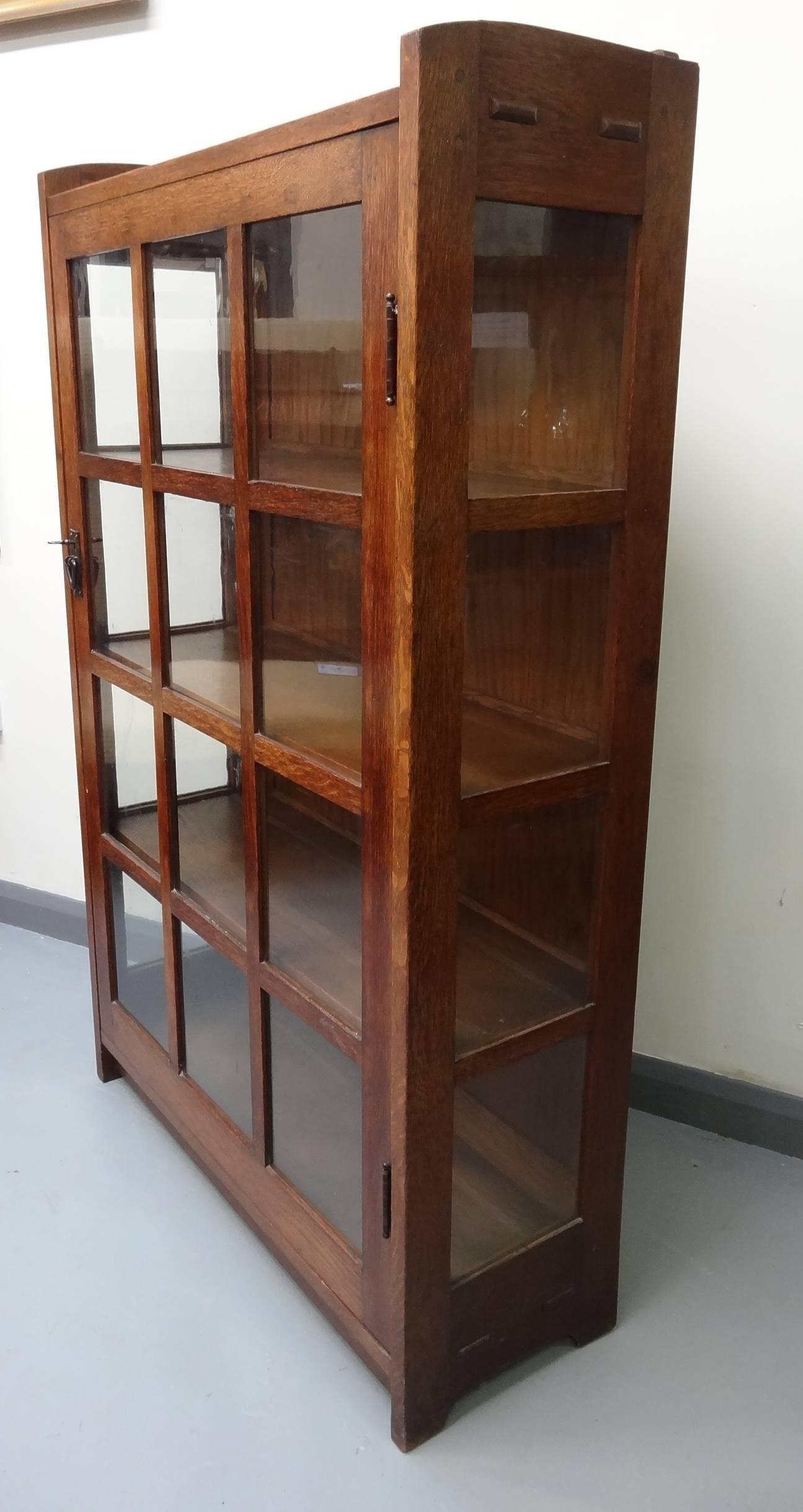 Arts & Crafts Mission Bookcase Oak Cabinet by Gustav Stickley circa 1903 For Sale 3