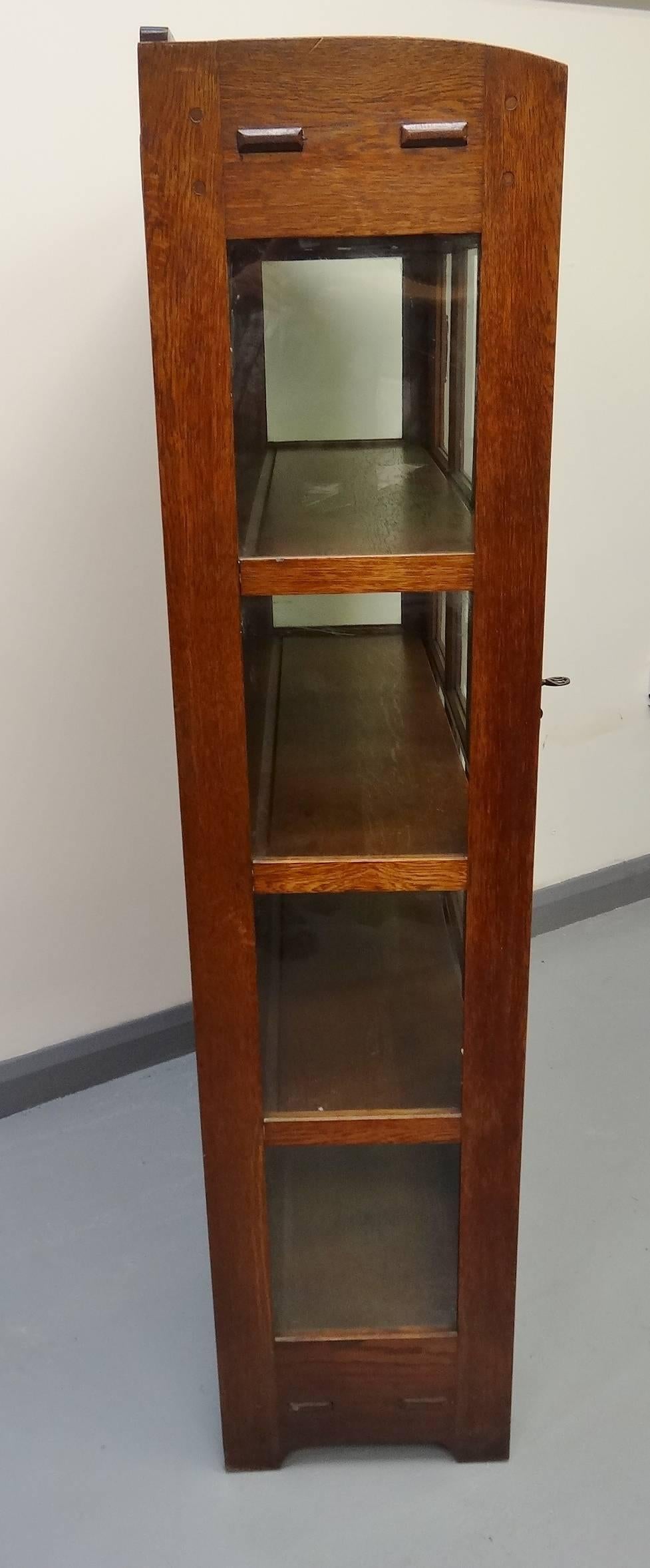 Arts & Crafts Mission Bookcase Oak Cabinet by Gustav Stickley circa 1903 For Sale 4