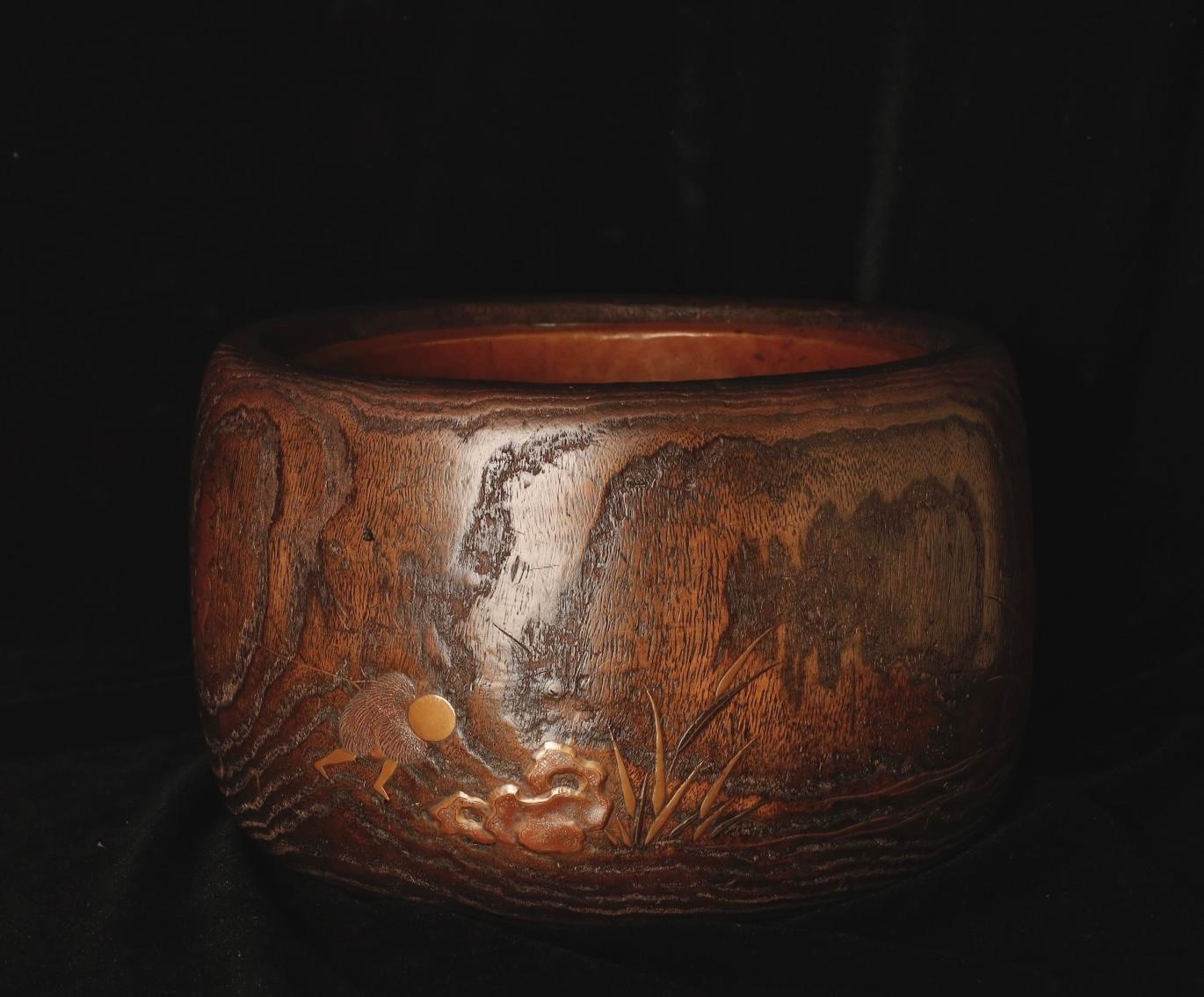 Rare Early Japanese Hibachi with Unique Makie Lacquer Scene, 19th, planter im Zustand „Gut“ im Angebot in Fukuoka, JP