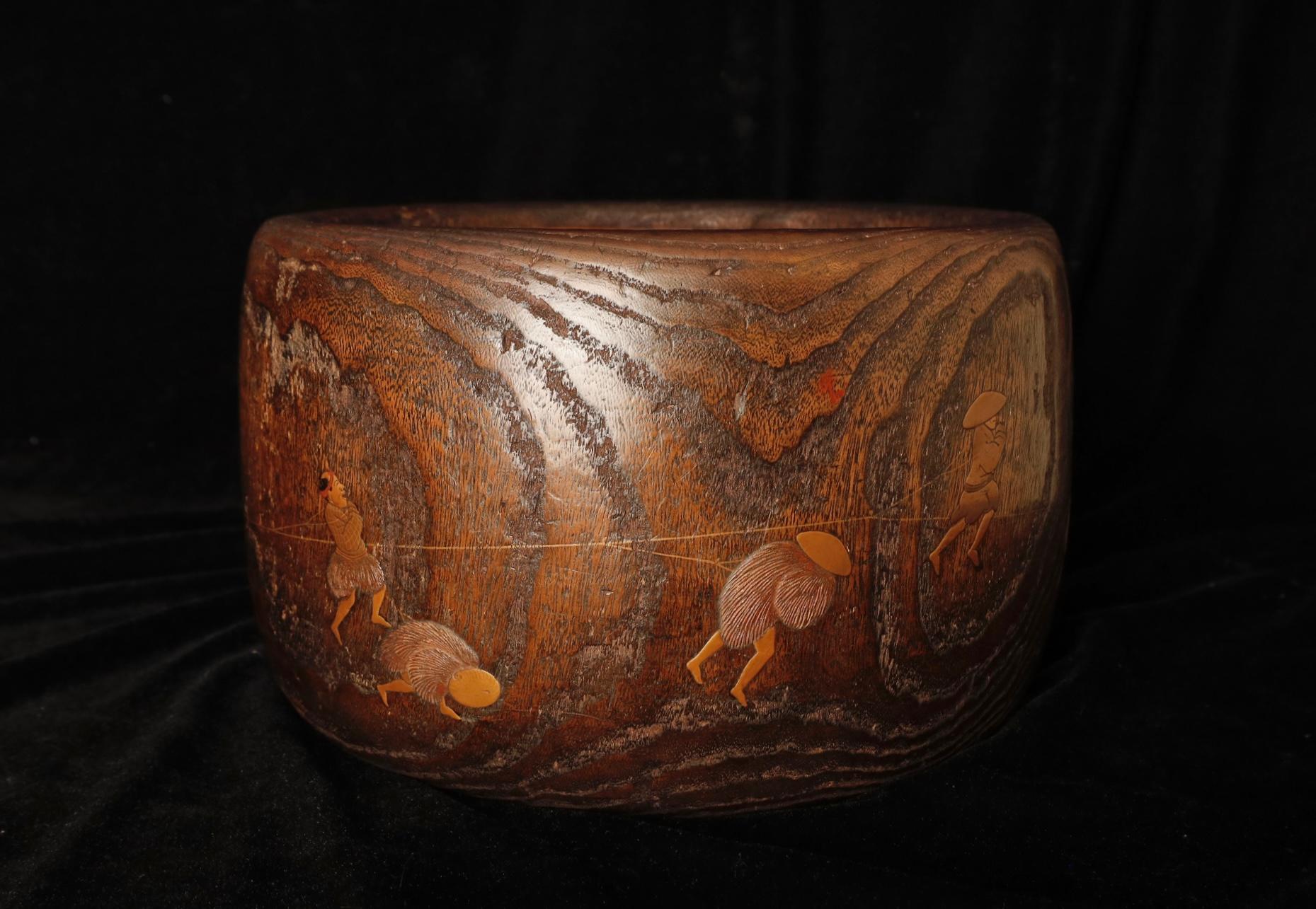 Rare Early Japanese Hibachi with Unique Makie Lacquer Scene, 19th, planter (Kupfer) im Angebot