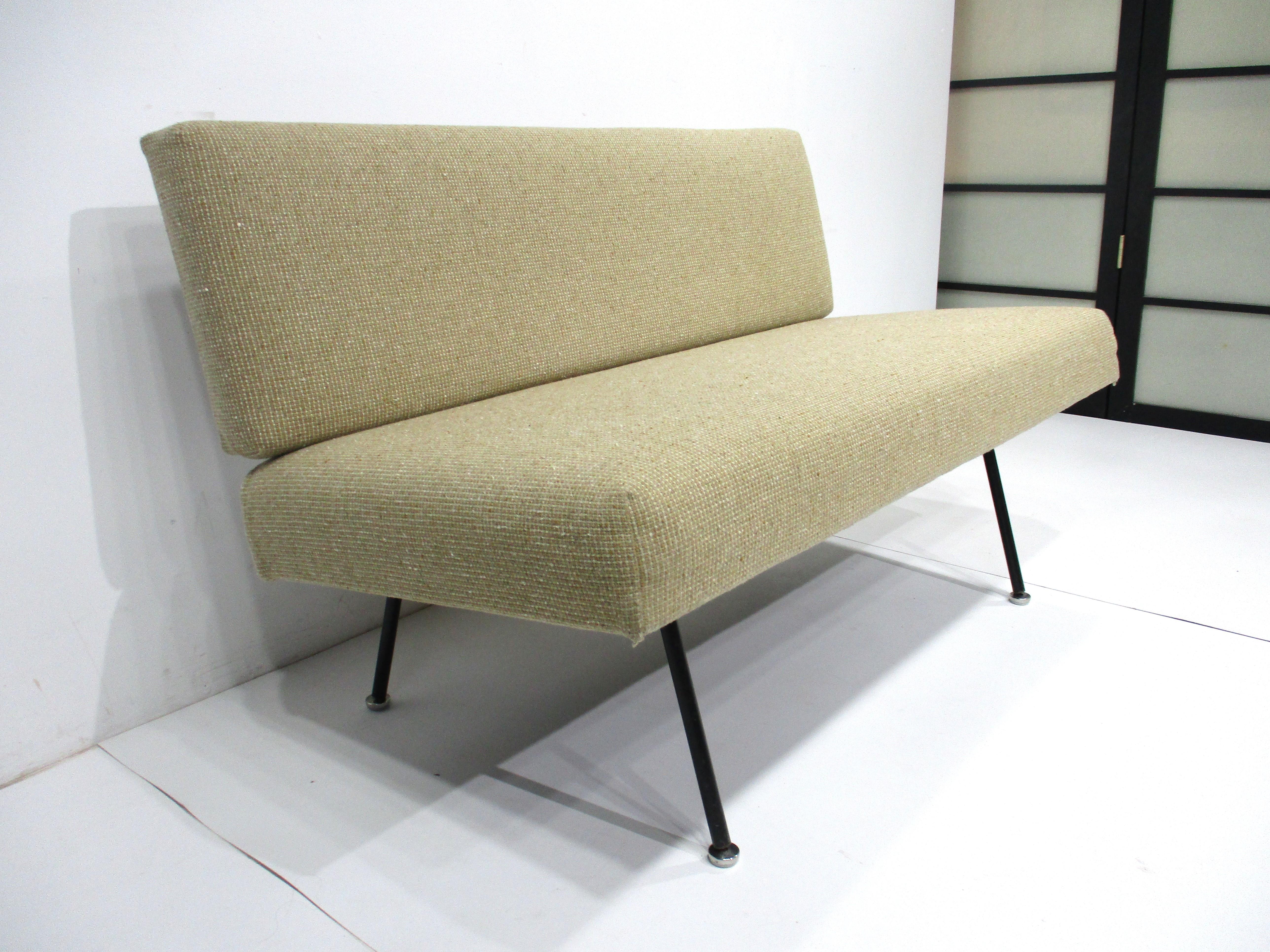 Mid-Century Modern Rare Early Knoll Tubular Steel Base Settee # 32 by Florence Knoll   For Sale